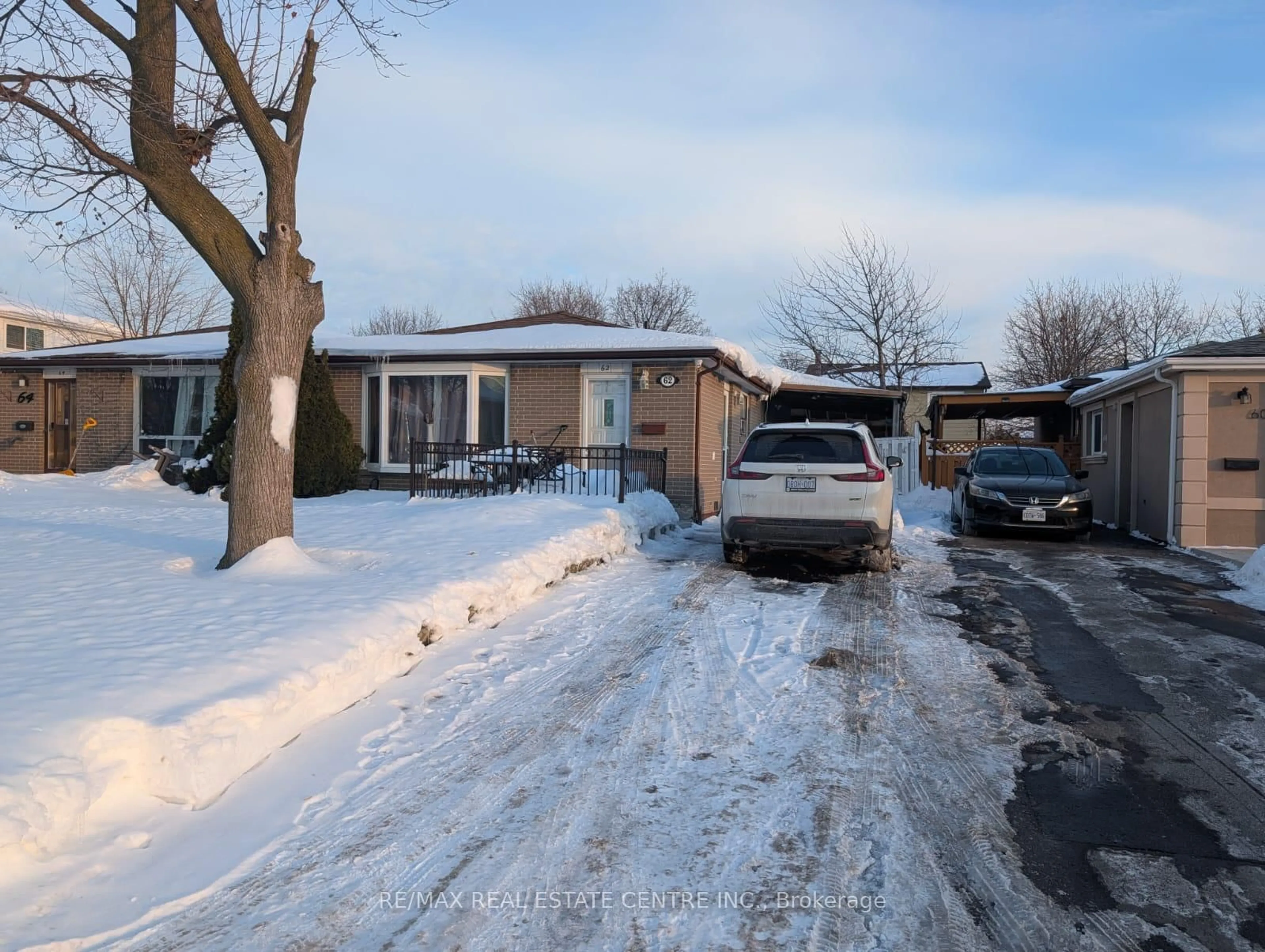 A pic from outside/outdoor area/front of a property/back of a property/a pic from drone, street for 62 Flamingo Cres, Brampton Ontario L6T 2G5