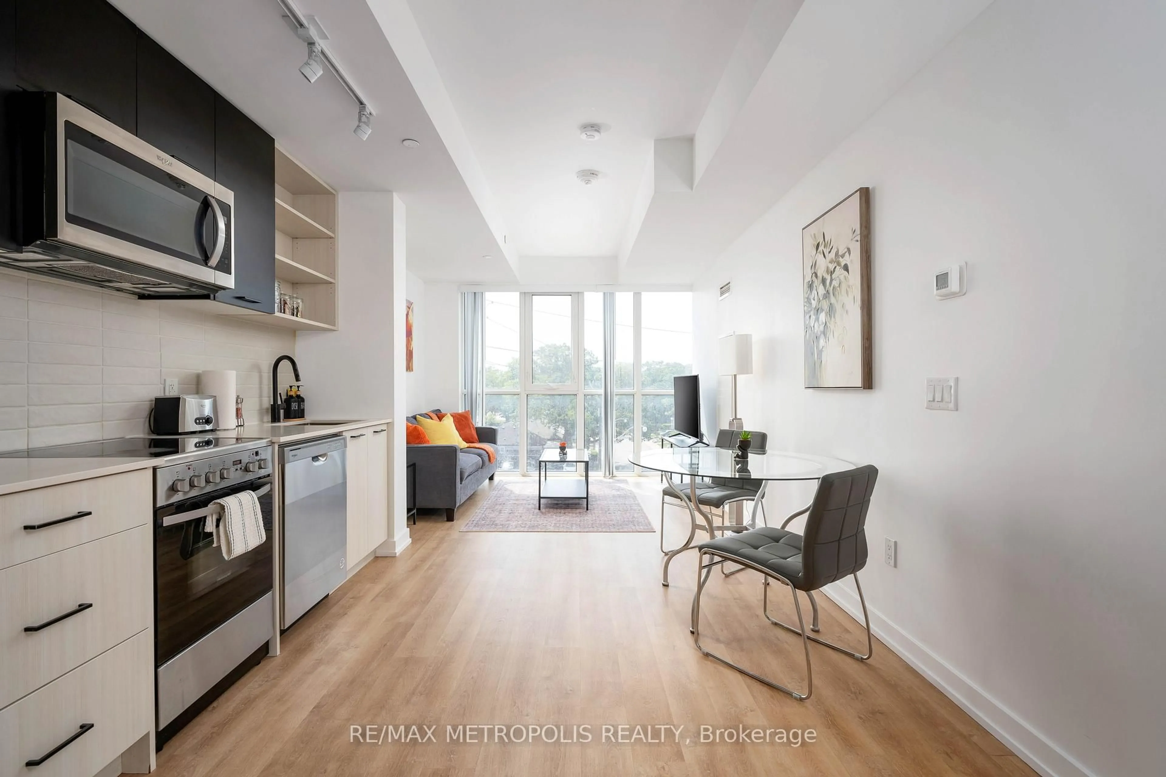 Unknown for 2300 St Clair Ave #407, Toronto Ontario M6N 0B3