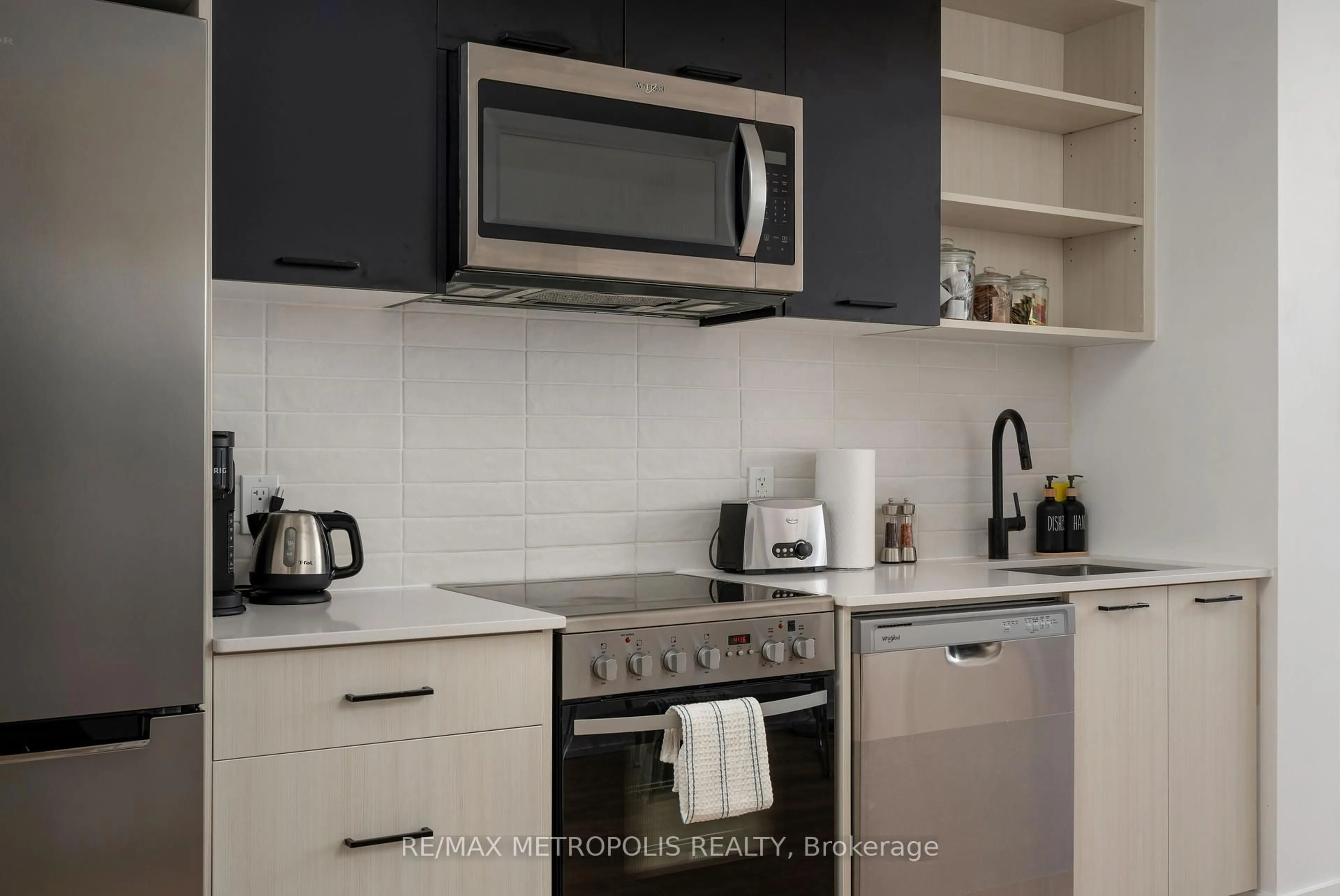 Standard kitchen, unknown for 2300 St Clair Ave #407, Toronto Ontario M6N 0B3