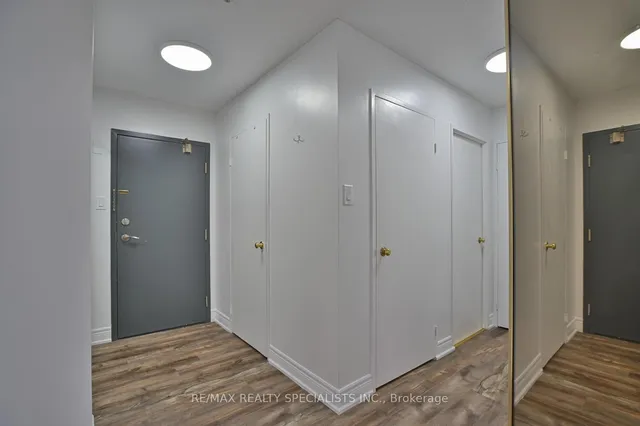8 Lisa St #1901, Brampton 5