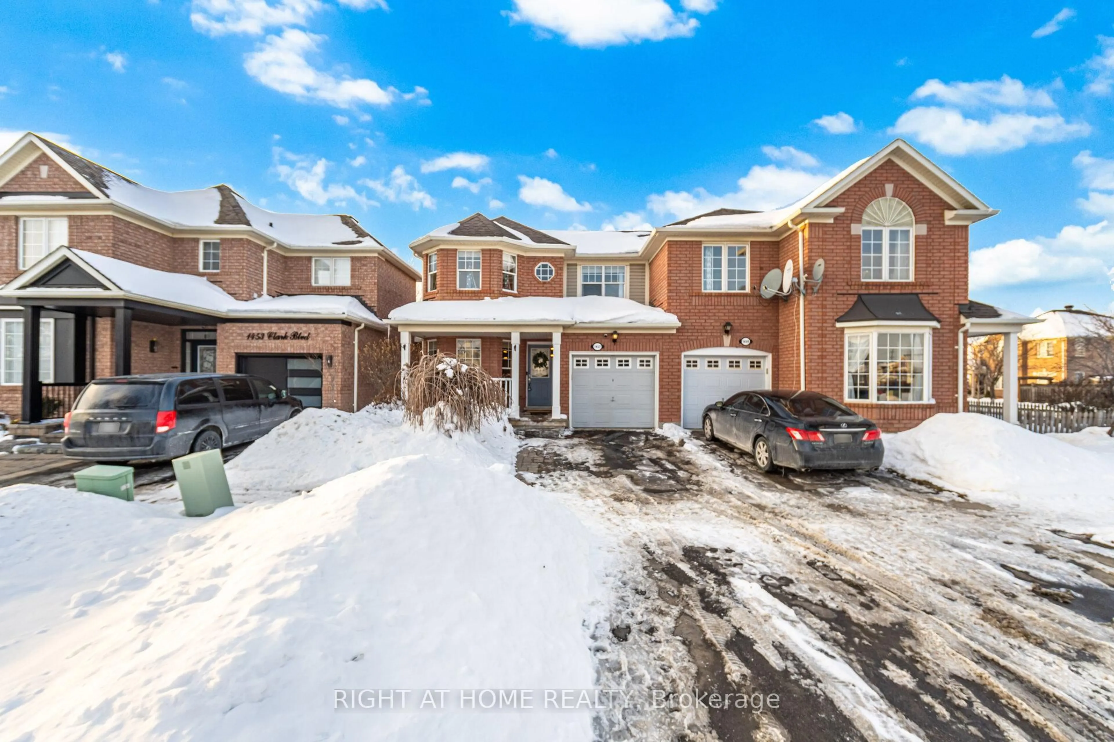 A pic from outside/outdoor area/front of a property/back of a property/a pic from drone, street for 1457 Clark Blvd, Milton Ontario L9T 6M5