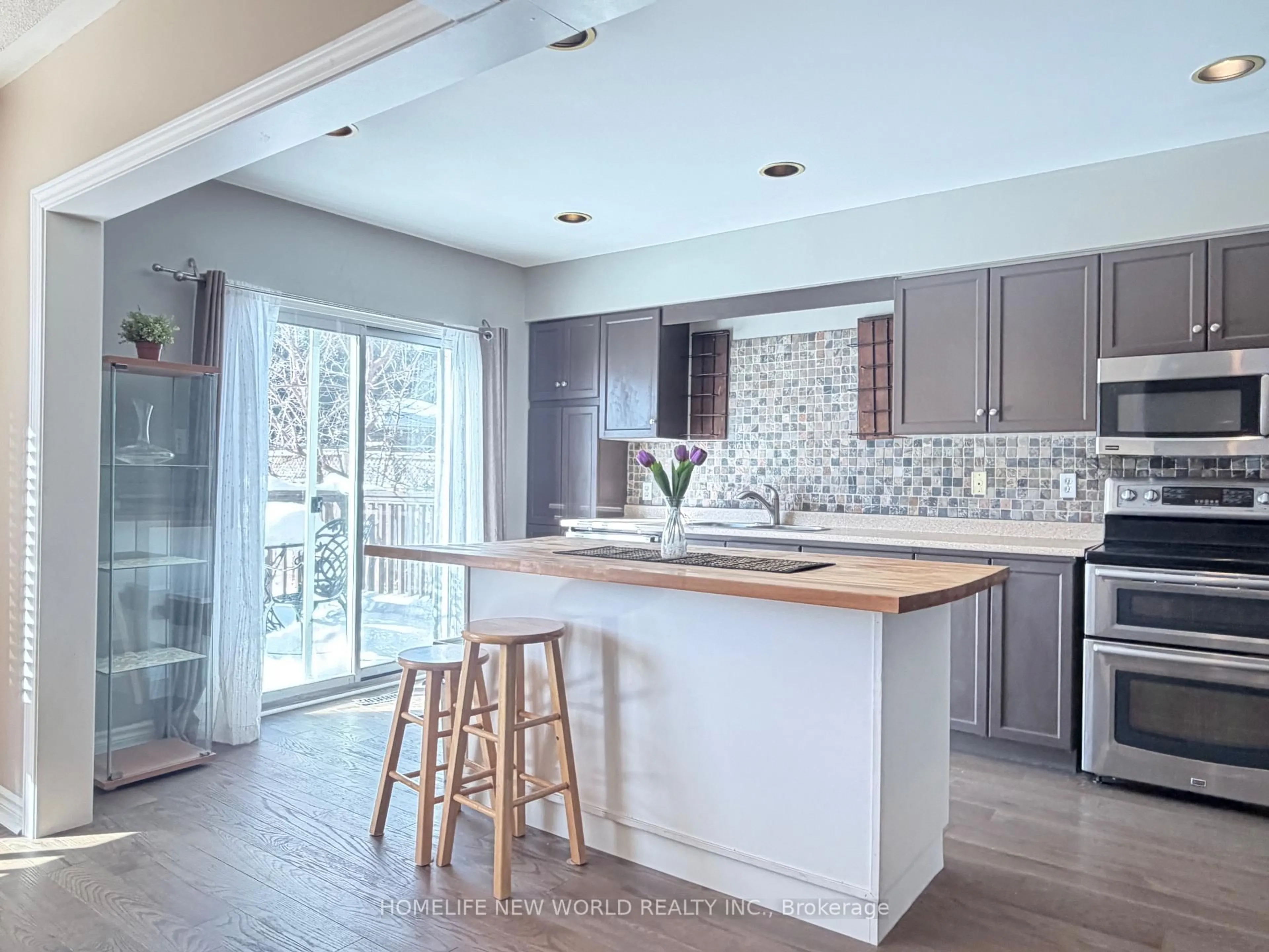 Contemporary kitchen, unknown for 2094 Frontier Dr, Oakville Ontario L6M 3V5