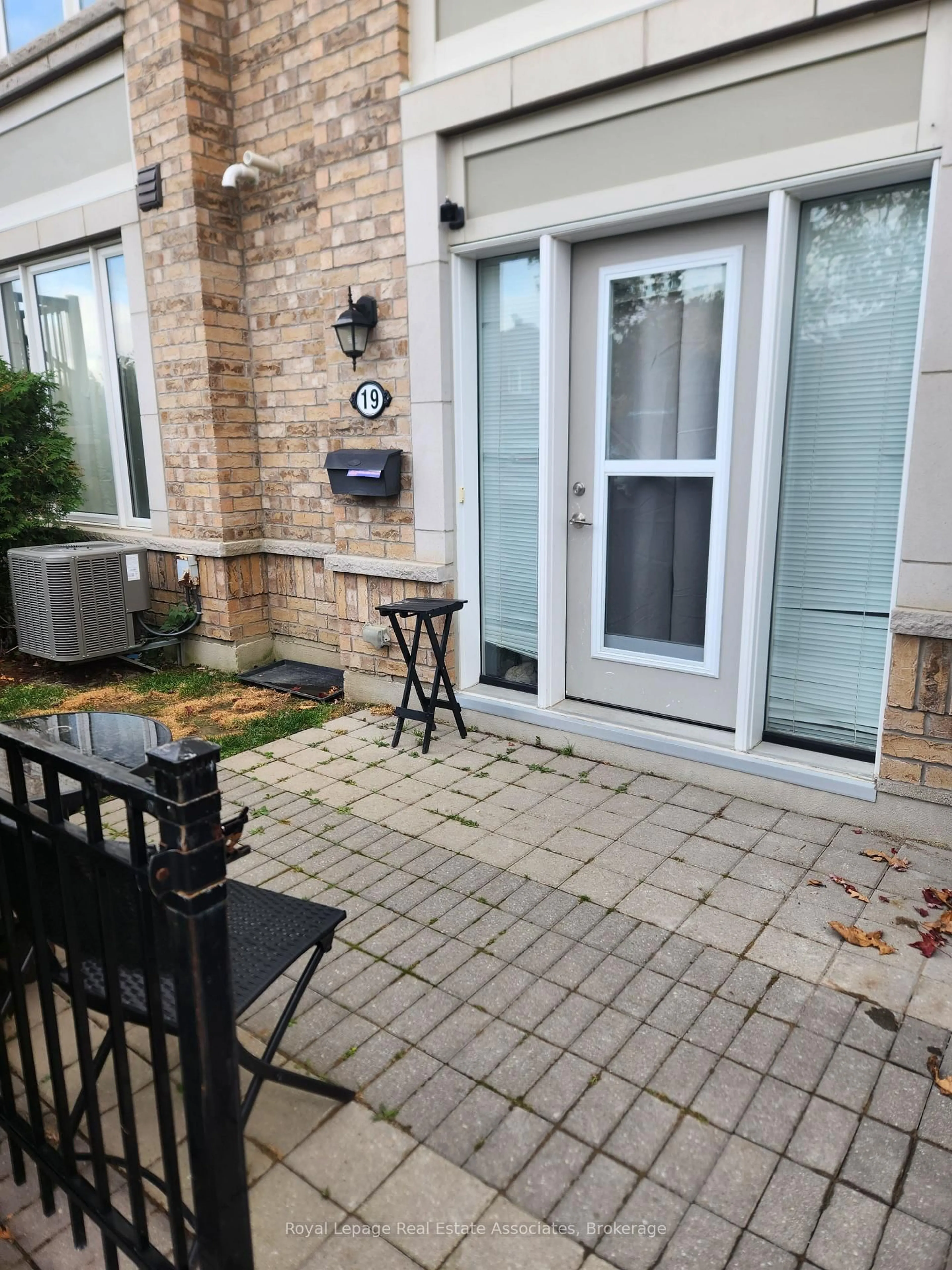 Patio, street for 250 Sunny Meadow Blvd #19, Brampton Ontario L6R 3Y6