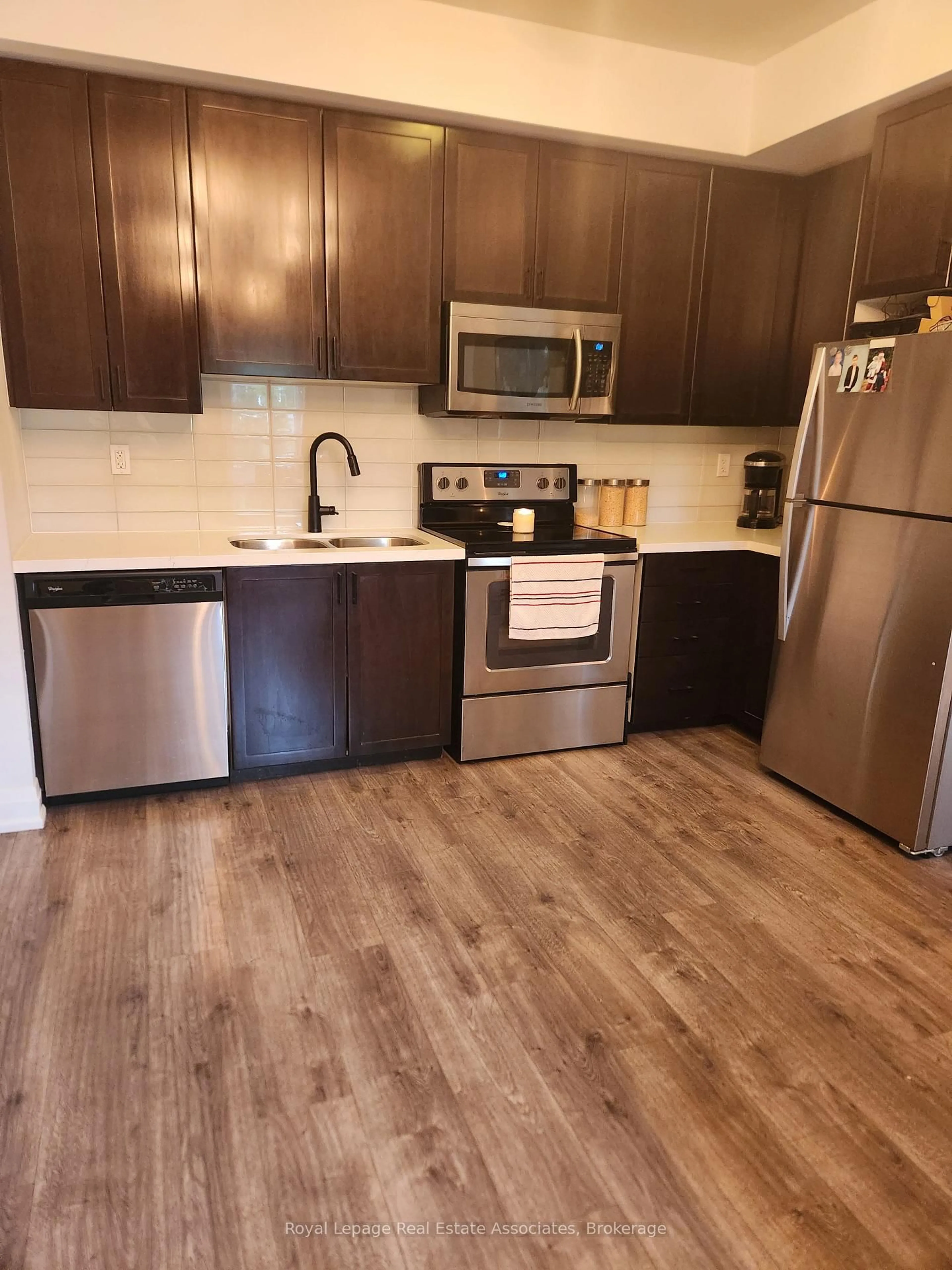 Standard kitchen, wood/laminate floor for 250 Sunny Meadow Blvd #19, Brampton Ontario L6R 3Y6