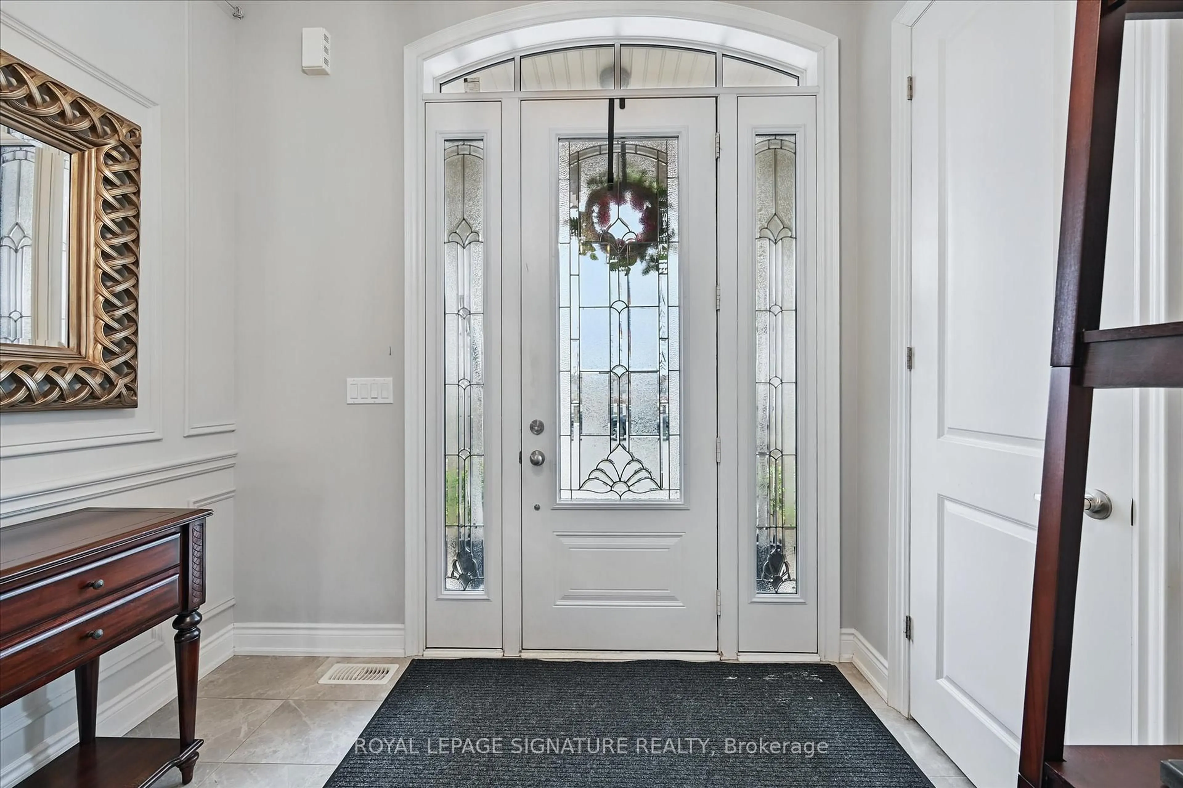 Indoor entryway for 3180 Post Rd, Oakville Ontario L6H 0V4