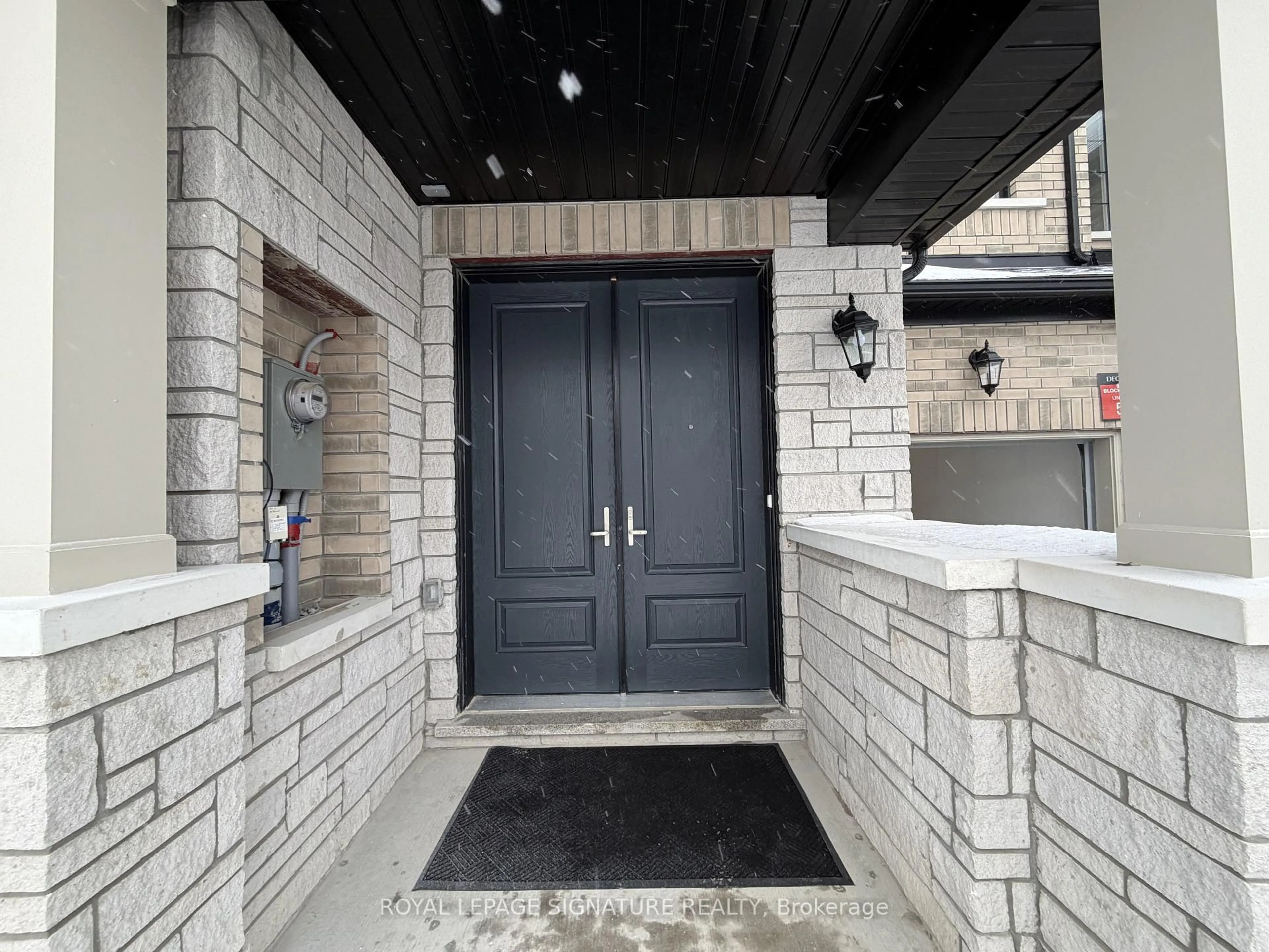 Indoor entryway for 53 Boswell Dr, Brampton Ontario L6P 4R7