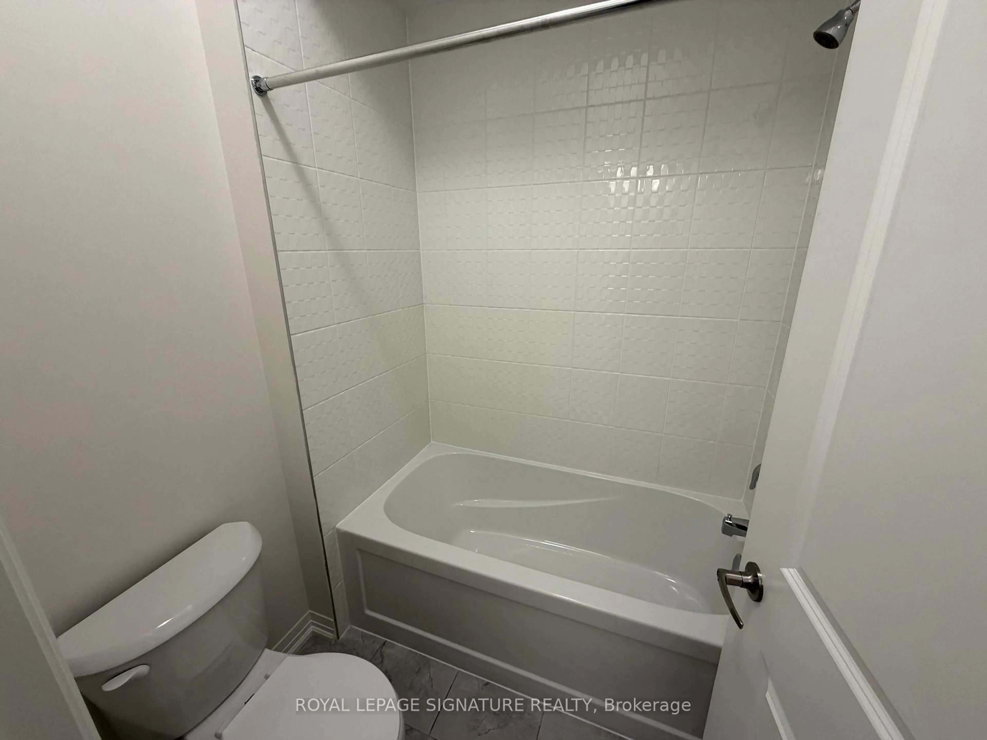 Standard bathroom, unknown for 53 Boswell Dr, Brampton Ontario L6P 4R7