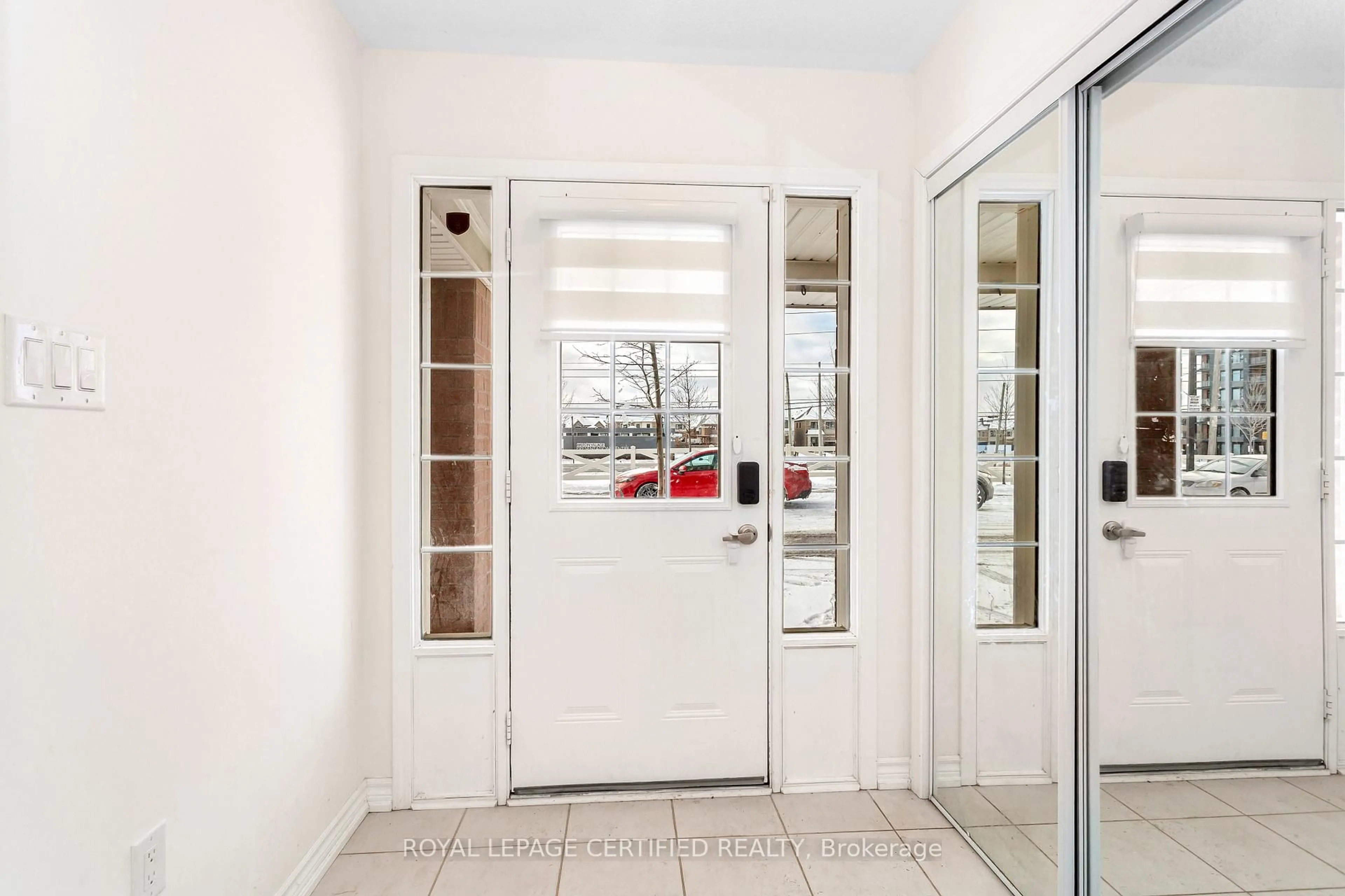 Indoor entryway for 1222 Rose Way #82, Milton Ontario L9E 1P1
