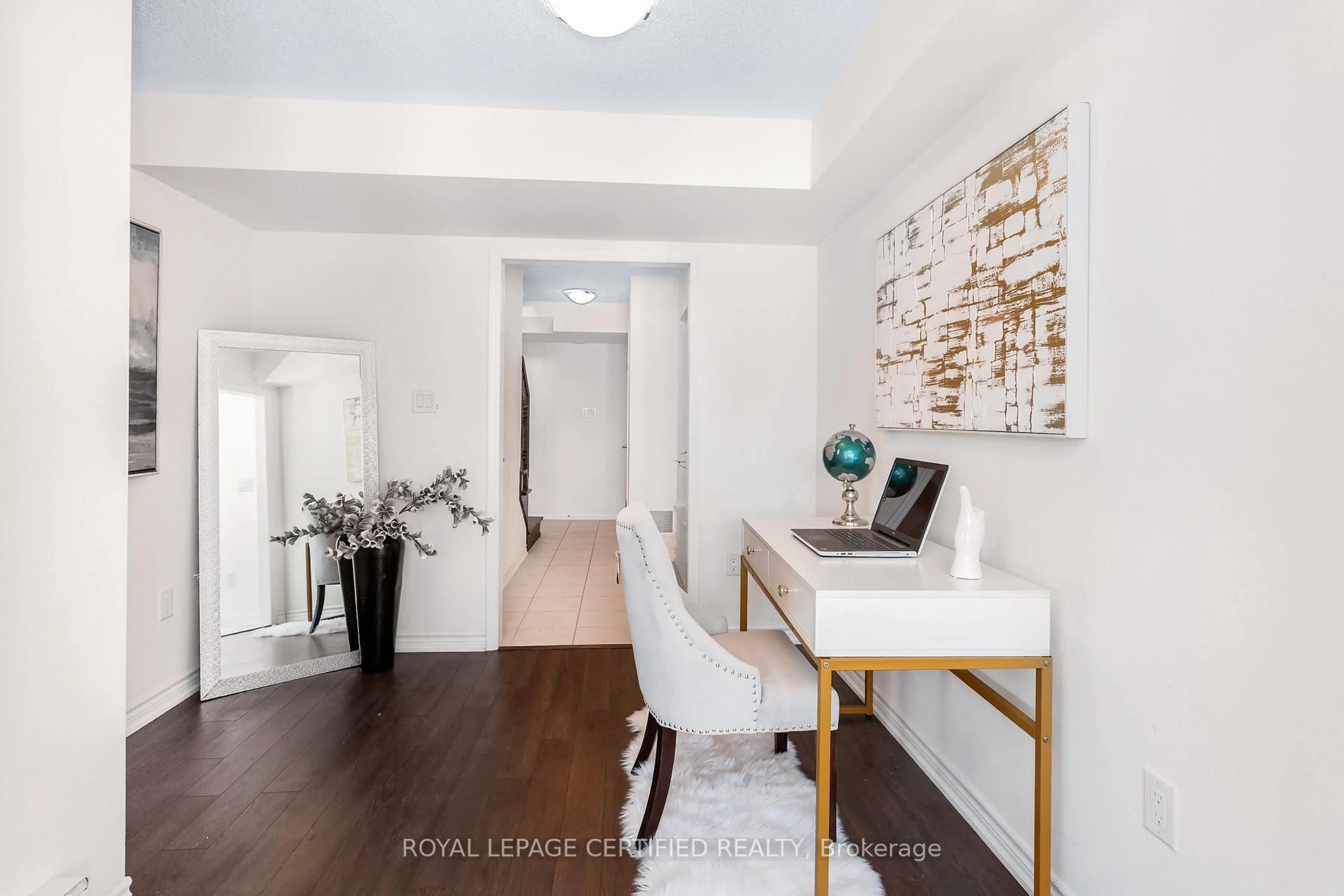 Indoor entryway for 1222 Rose Way #82, Milton Ontario L9E 1P1