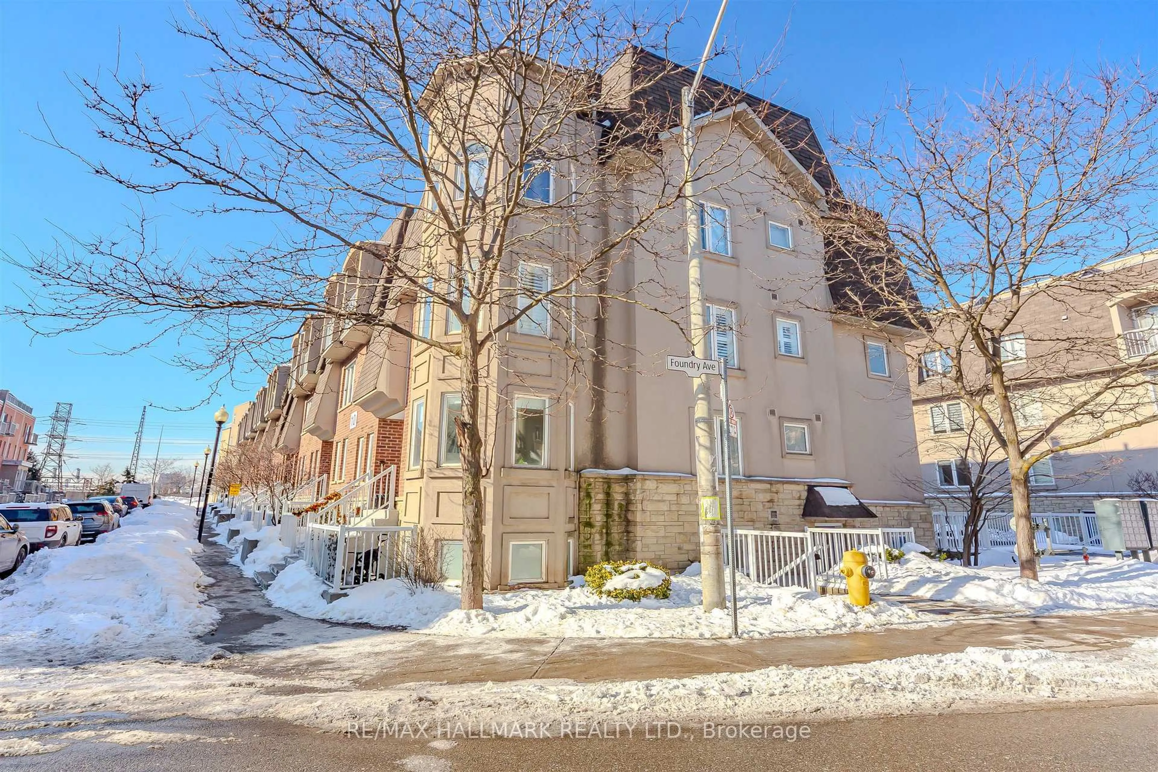 Unknown for 10 Turntable Cres #101, Toronto Ontario M6H 4K9