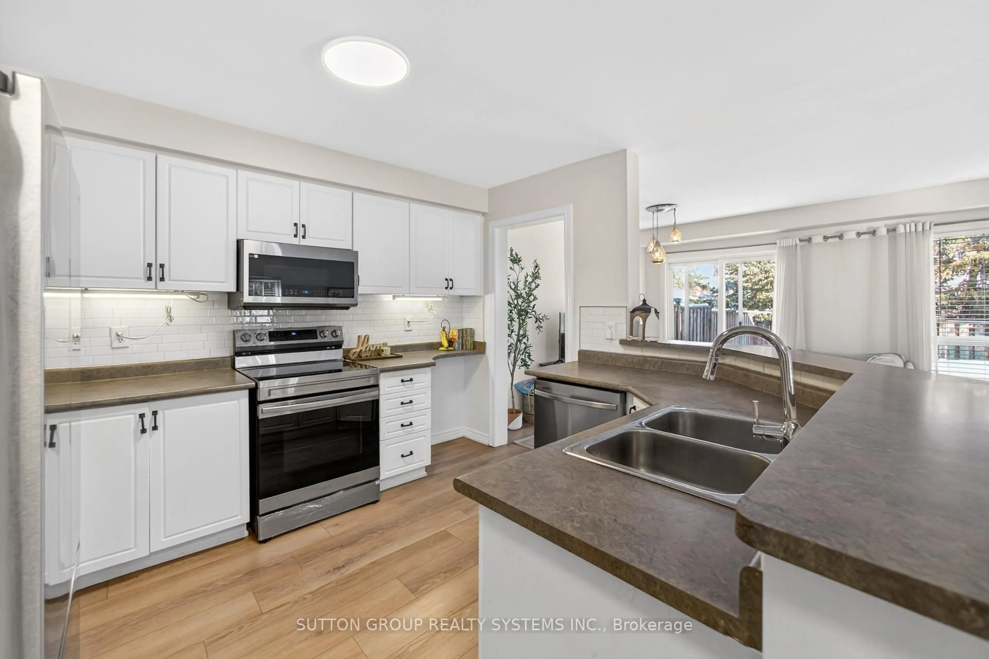 Open concept kitchen, unknown for 2871 Darien Rd #35, Burlington Ontario L7M 4R6