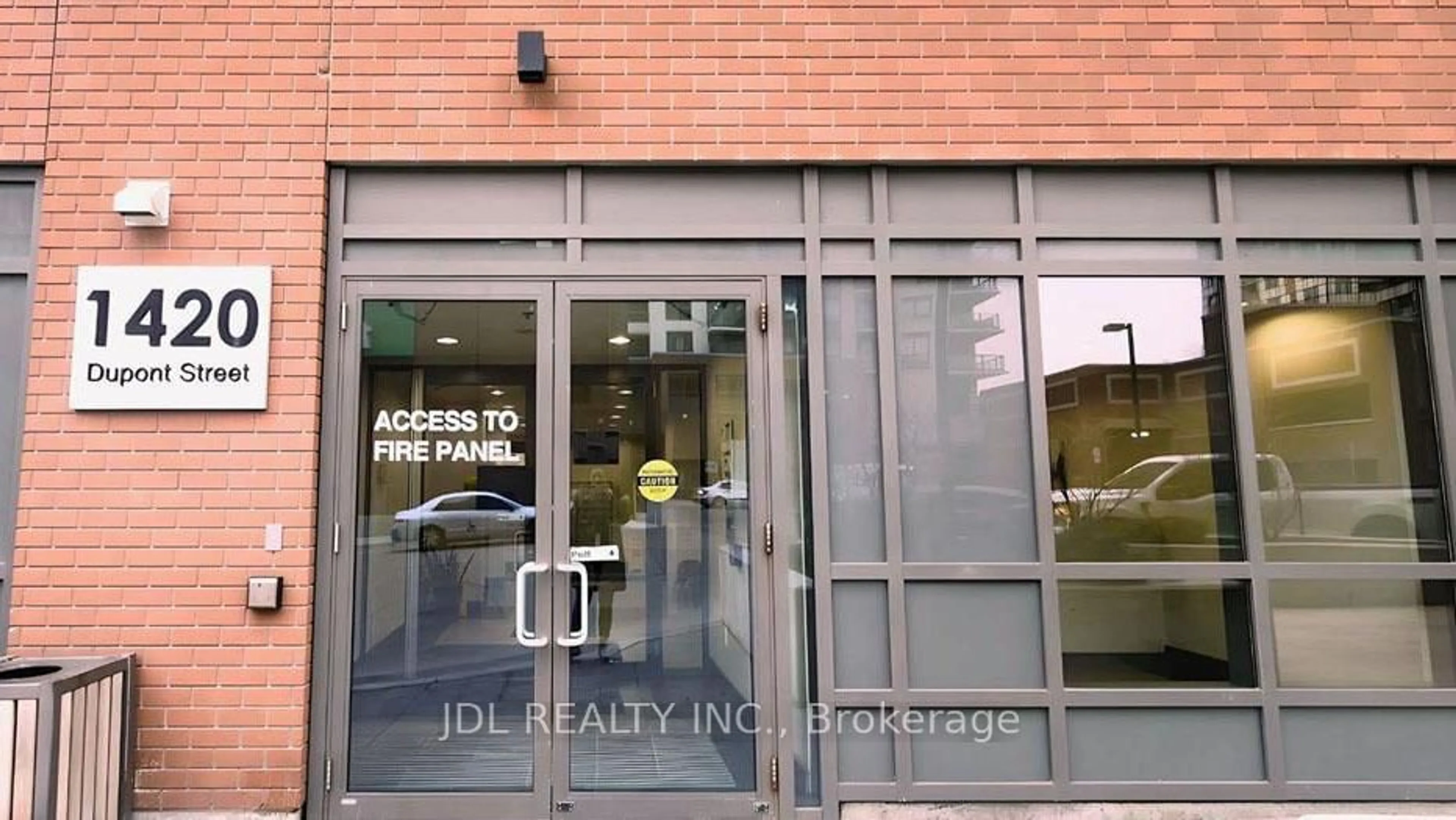 Indoor entryway for 1420 Dupont St #807, Toronto Ontario M6H 0C2