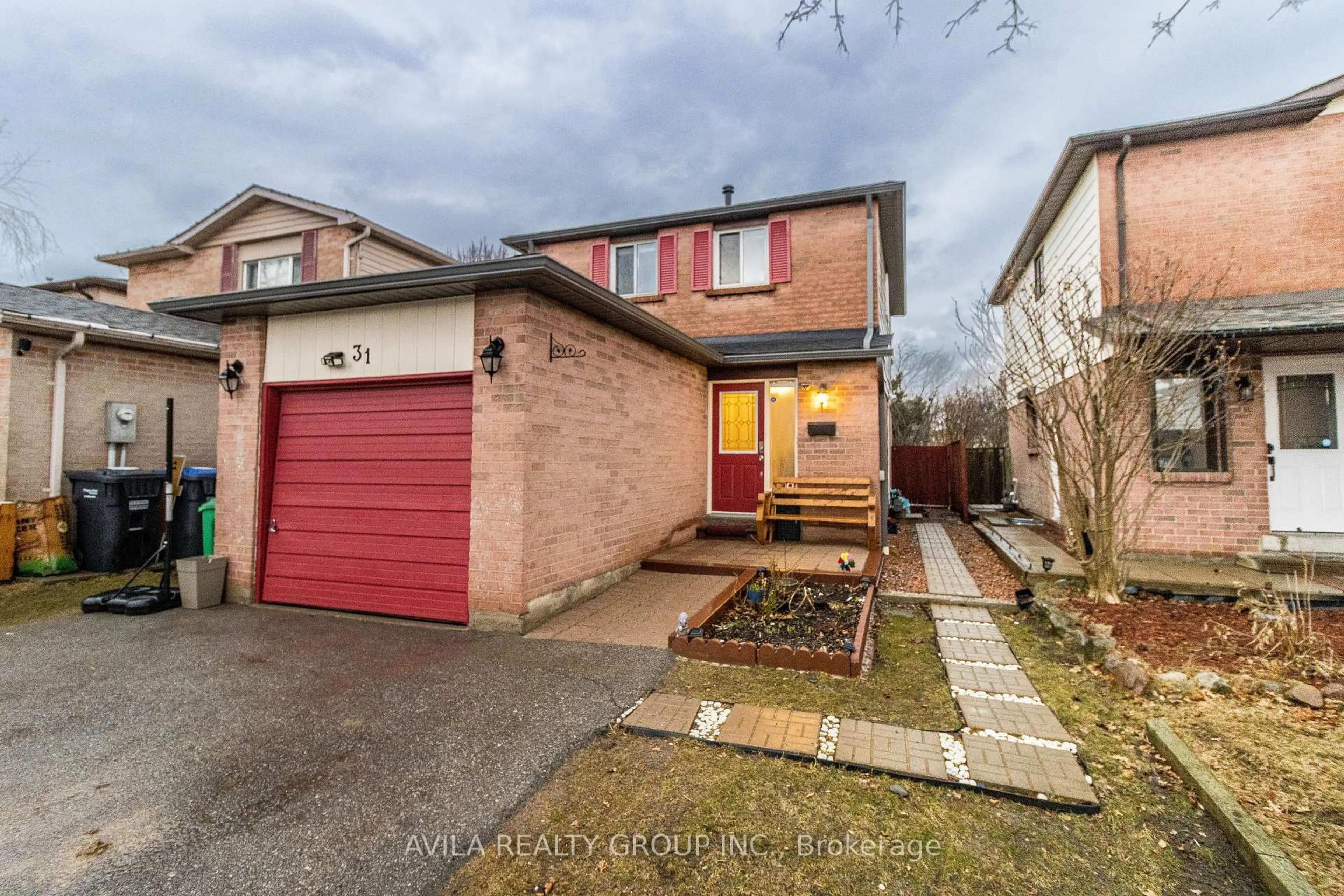 A pic from outside/outdoor area/front of a property/back of a property/a pic from drone, street for 31 Wheatfield Rd, Brampton Ontario L6X 2V4