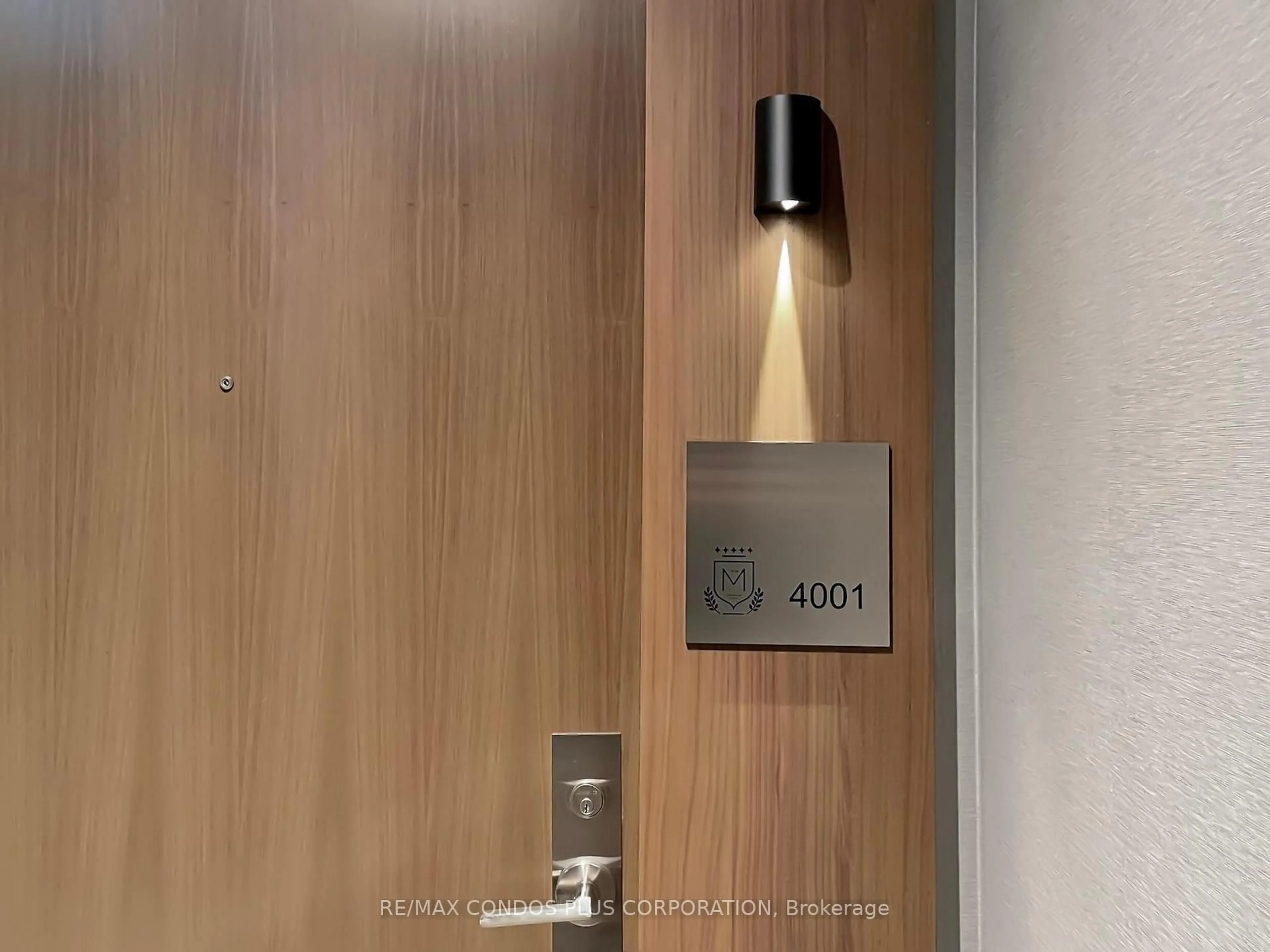 Indoor foyer for 1928 Lake Shore Blvd #4001, Toronto Ontario M6S 0B1