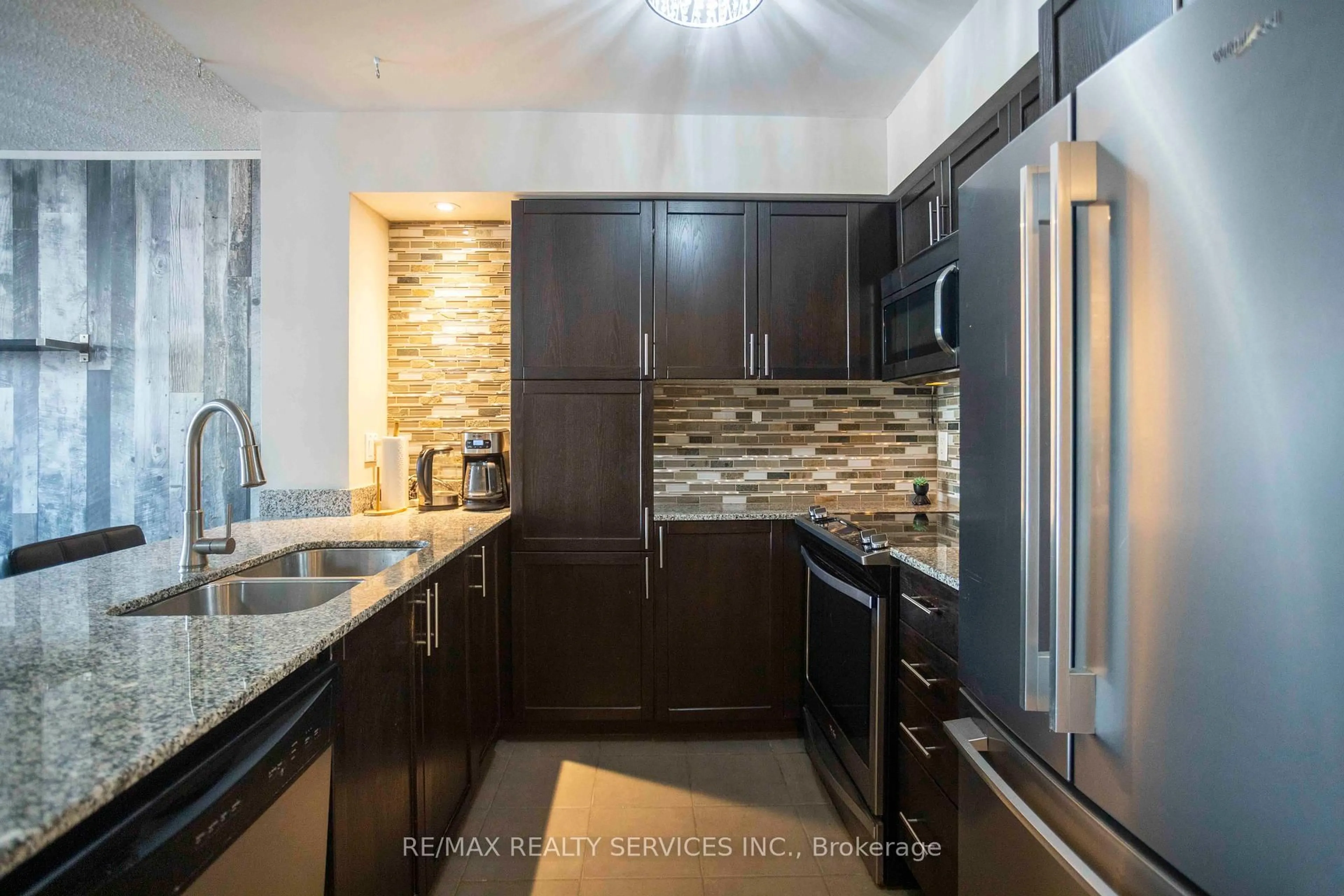 Standard kitchen, ceramic/tile floor for 800 Lawrence Ave #703, Toronto Ontario M6A 0B1