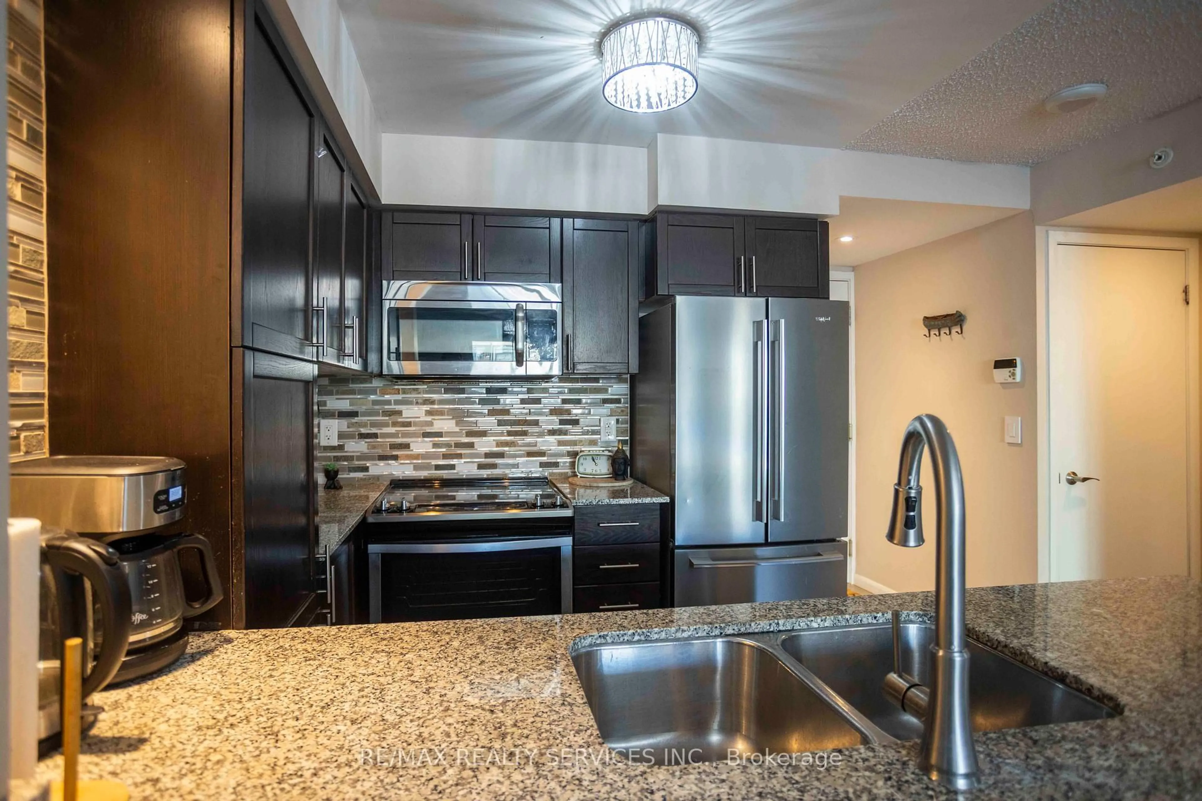 Standard kitchen, ceramic/tile floor for 800 Lawrence Ave #703, Toronto Ontario M6A 0B1