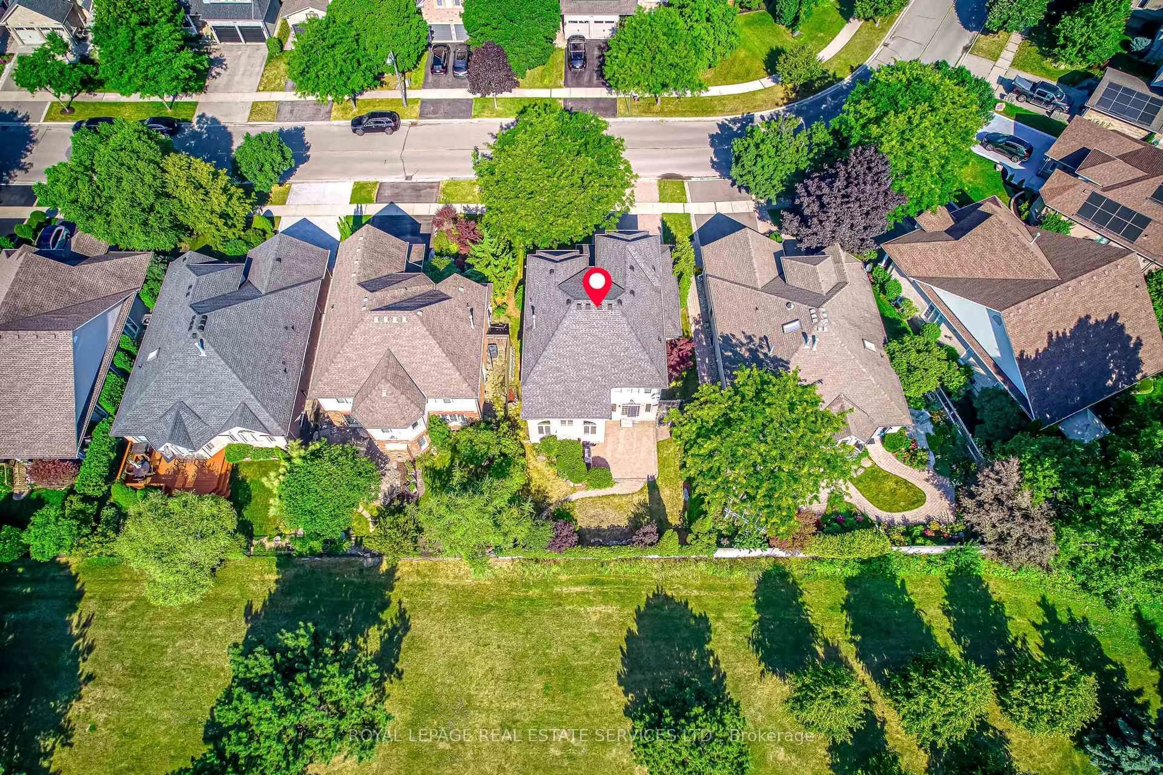 A pic from outside/outdoor area/front of a property/back of a property/a pic from drone, street for 2191 Turnberry Rd, Burlington Ontario L7M 4P9