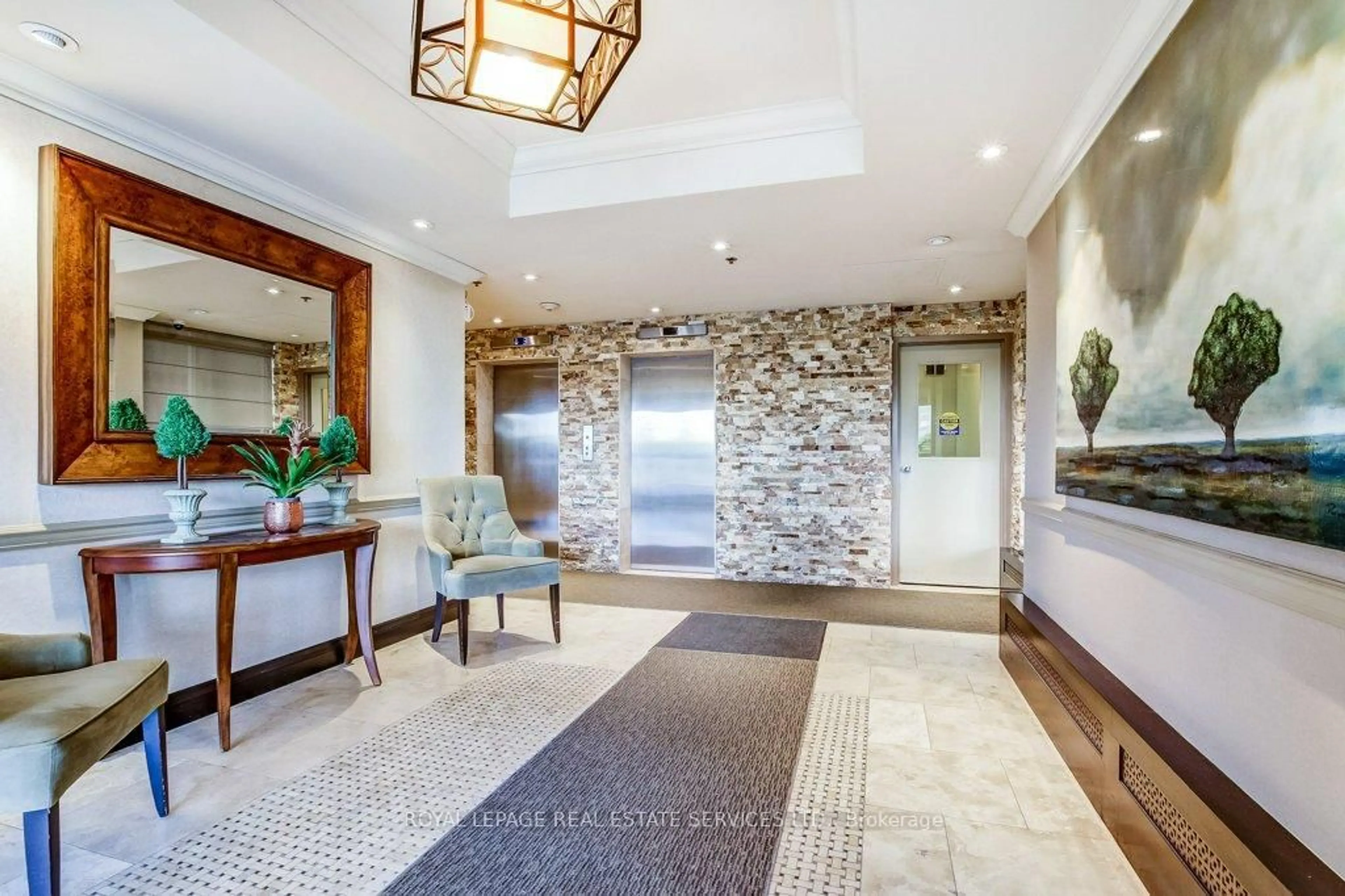 Unknown for 212 Kerr St #907, Oakville Ontario L6K 3B1