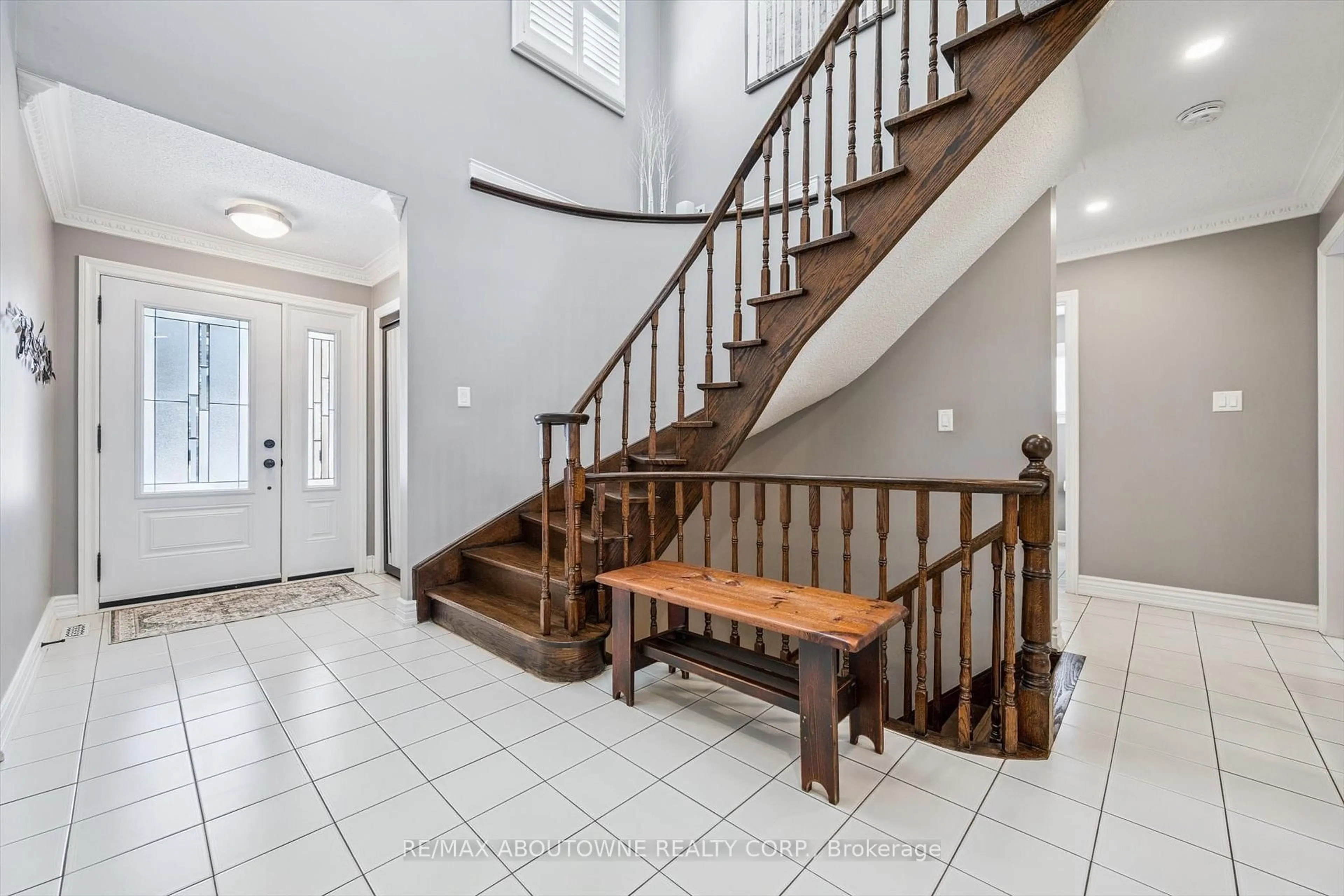 Indoor entryway for 2421 Hargood Pl, Mississauga Ontario L5M 3G6