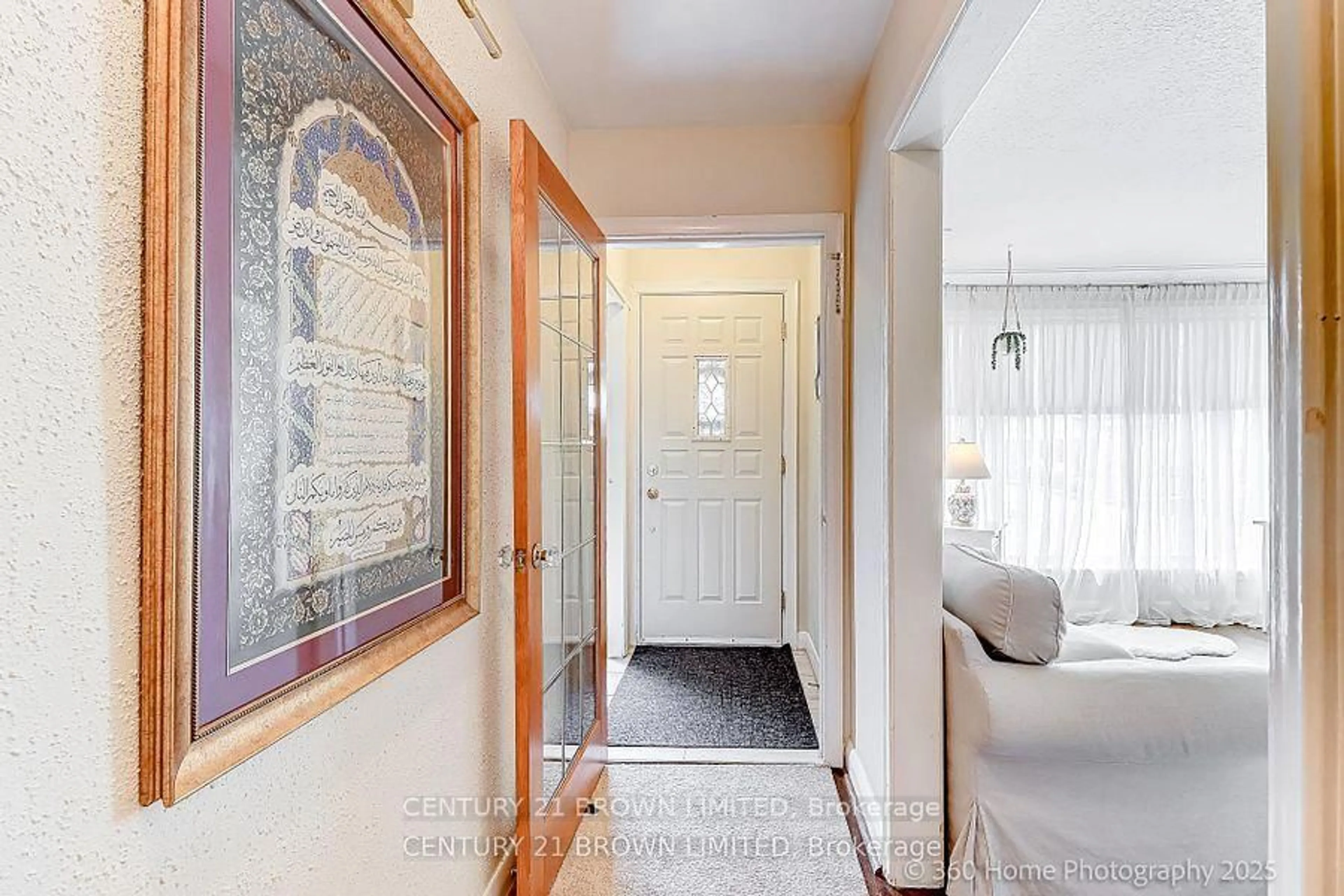 Indoor entryway for 6 Hardisty Dr, Toronto Ontario M9W 2N1