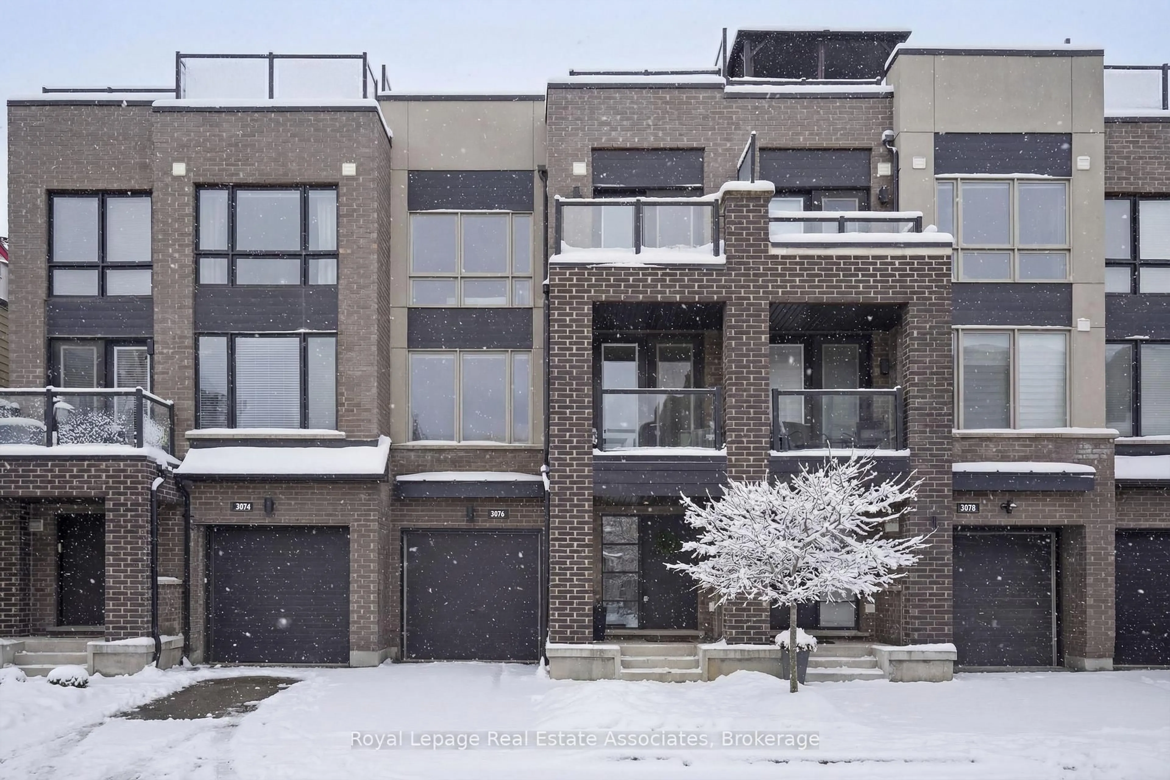 Home with brick exterior material, street for 3076 Cascade Common, Oakville Ontario L6H 0R7