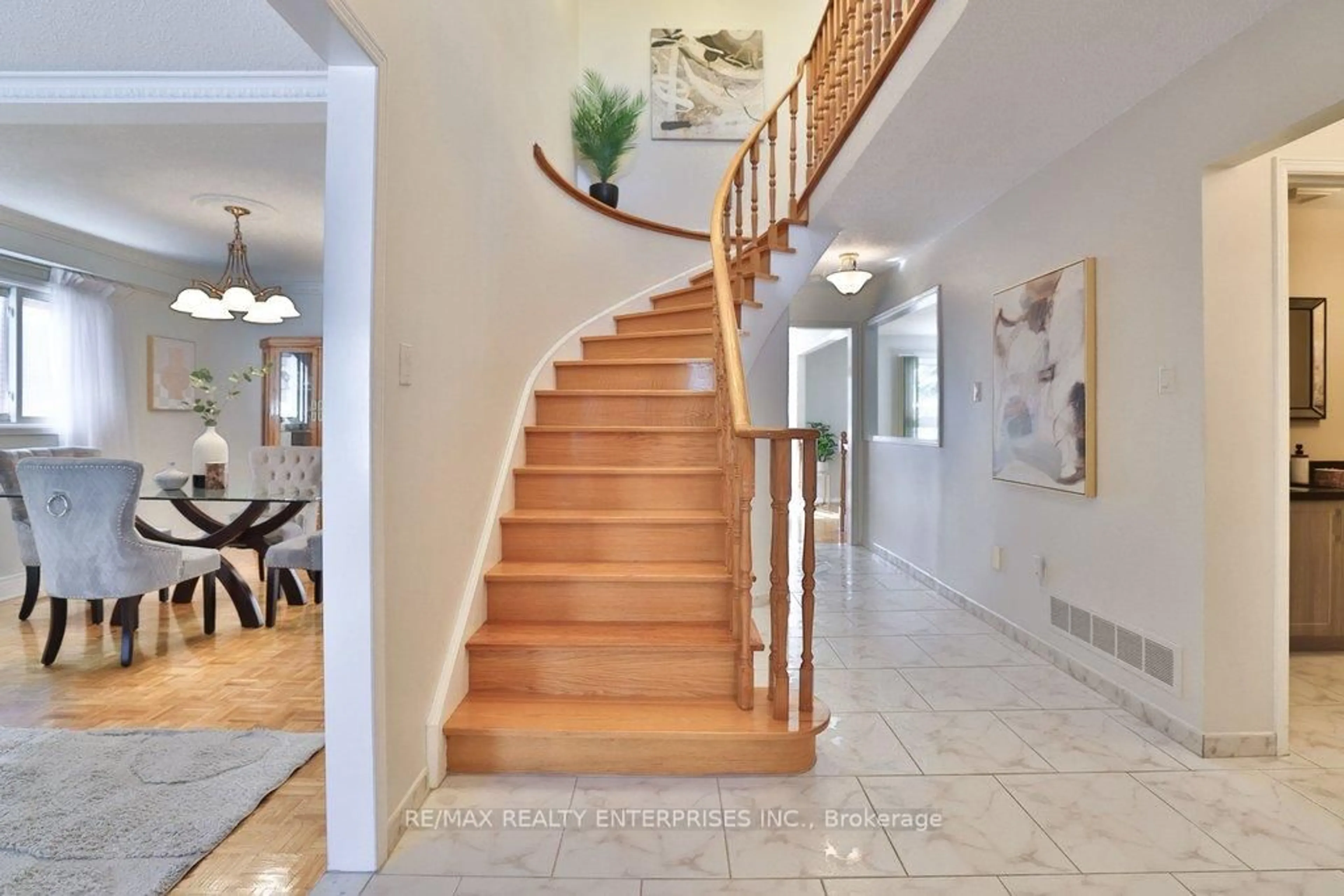 Stairs for 4576 Tribal Crt, Mississauga Ontario L4Z 2R9