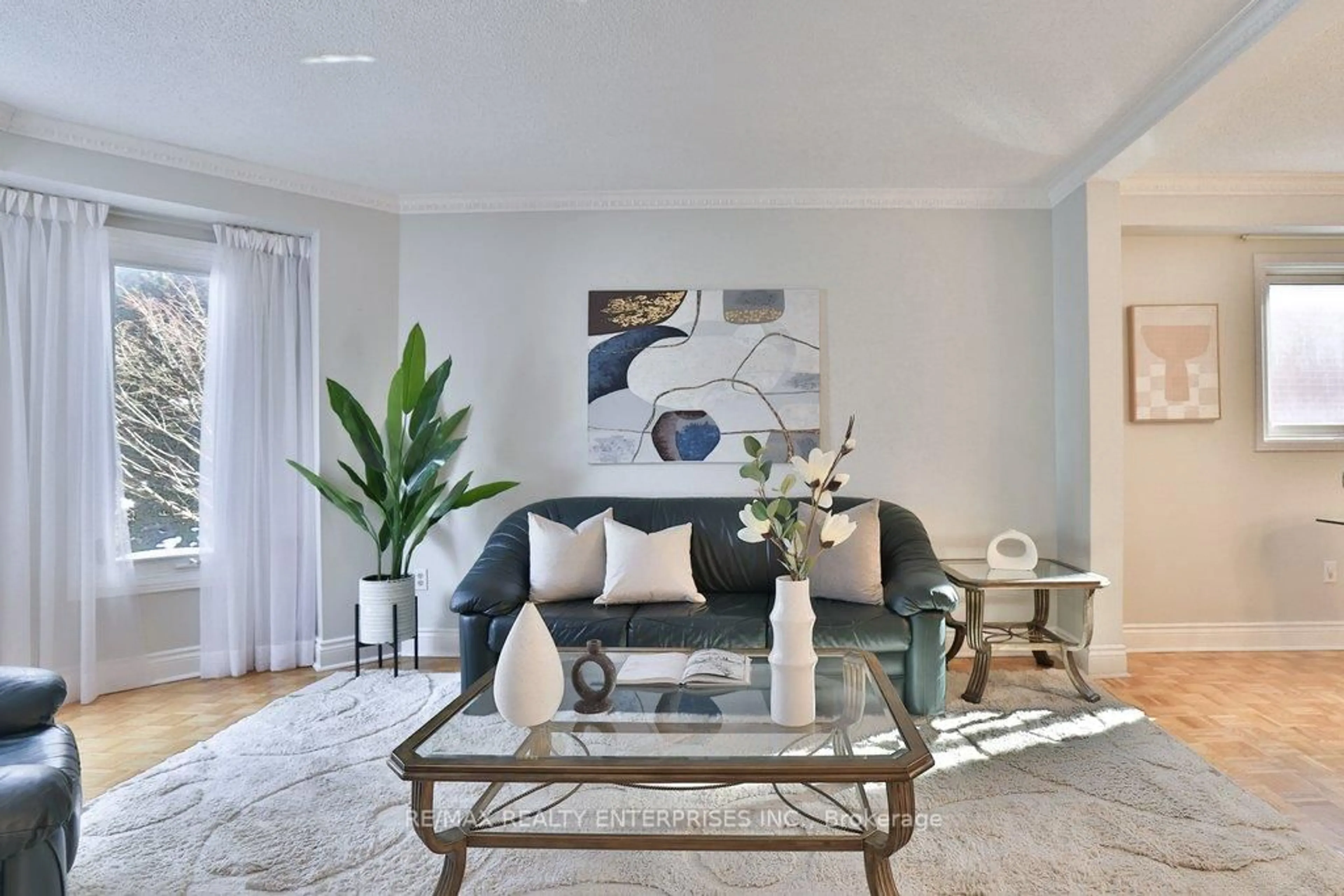 Living room with furniture, unknown for 4576 Tribal Crt, Mississauga Ontario L4Z 2R9