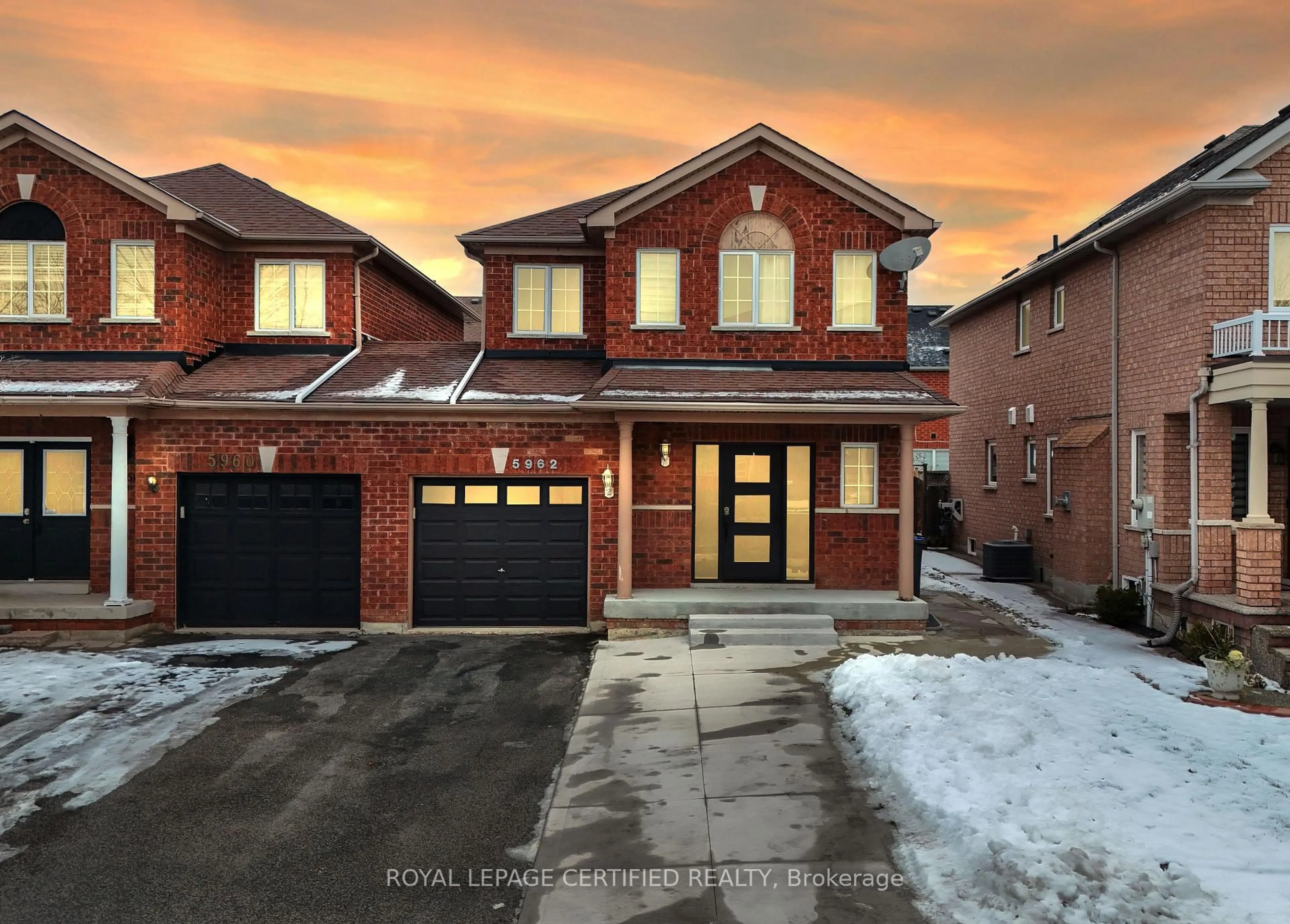Home with brick exterior material, street for 5962 Manzanillo Cres, Mississauga Ontario L5M 6Y3