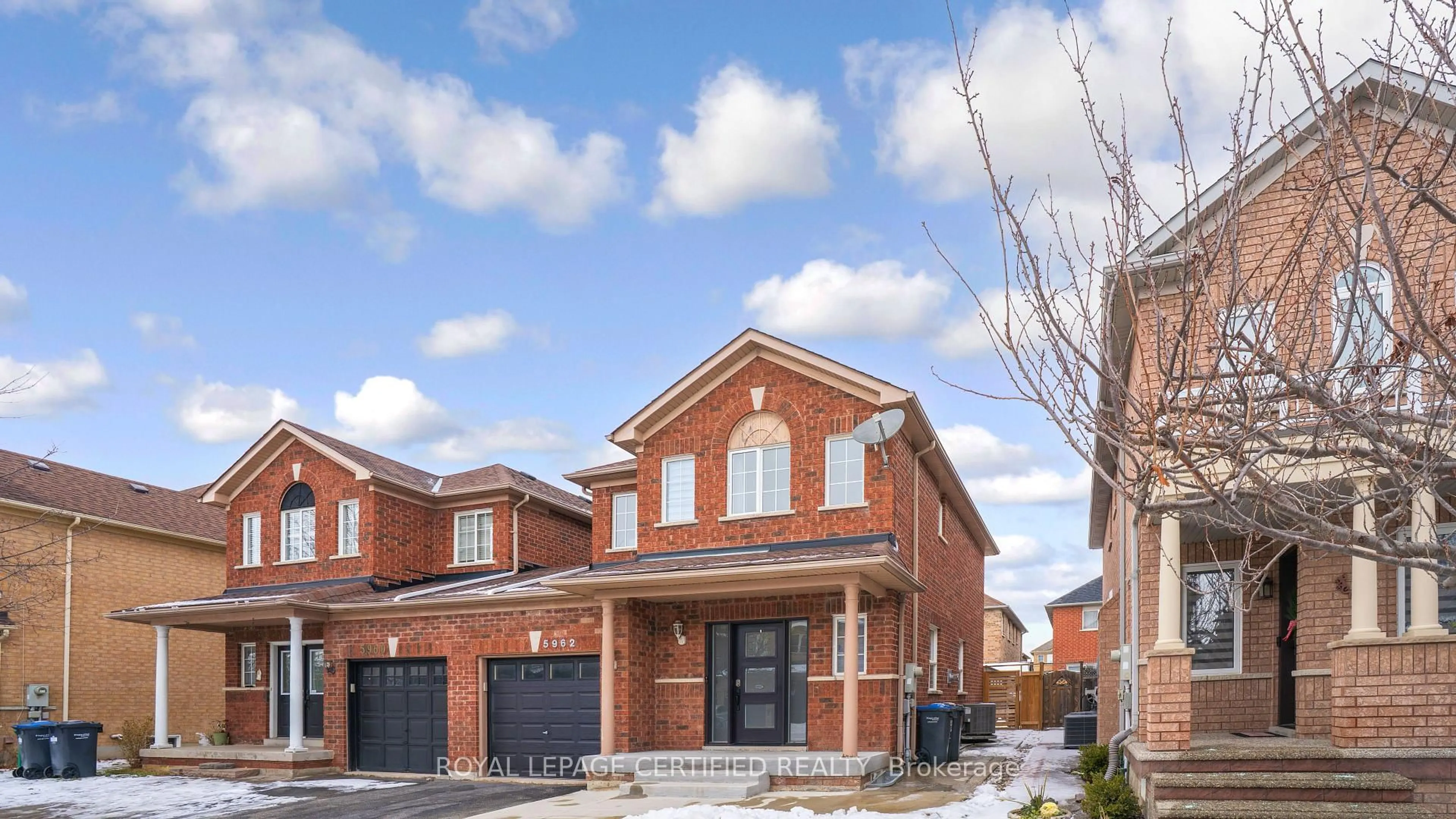 Home with brick exterior material, street for 5962 Manzanillo Cres, Mississauga Ontario L5M 6Y3