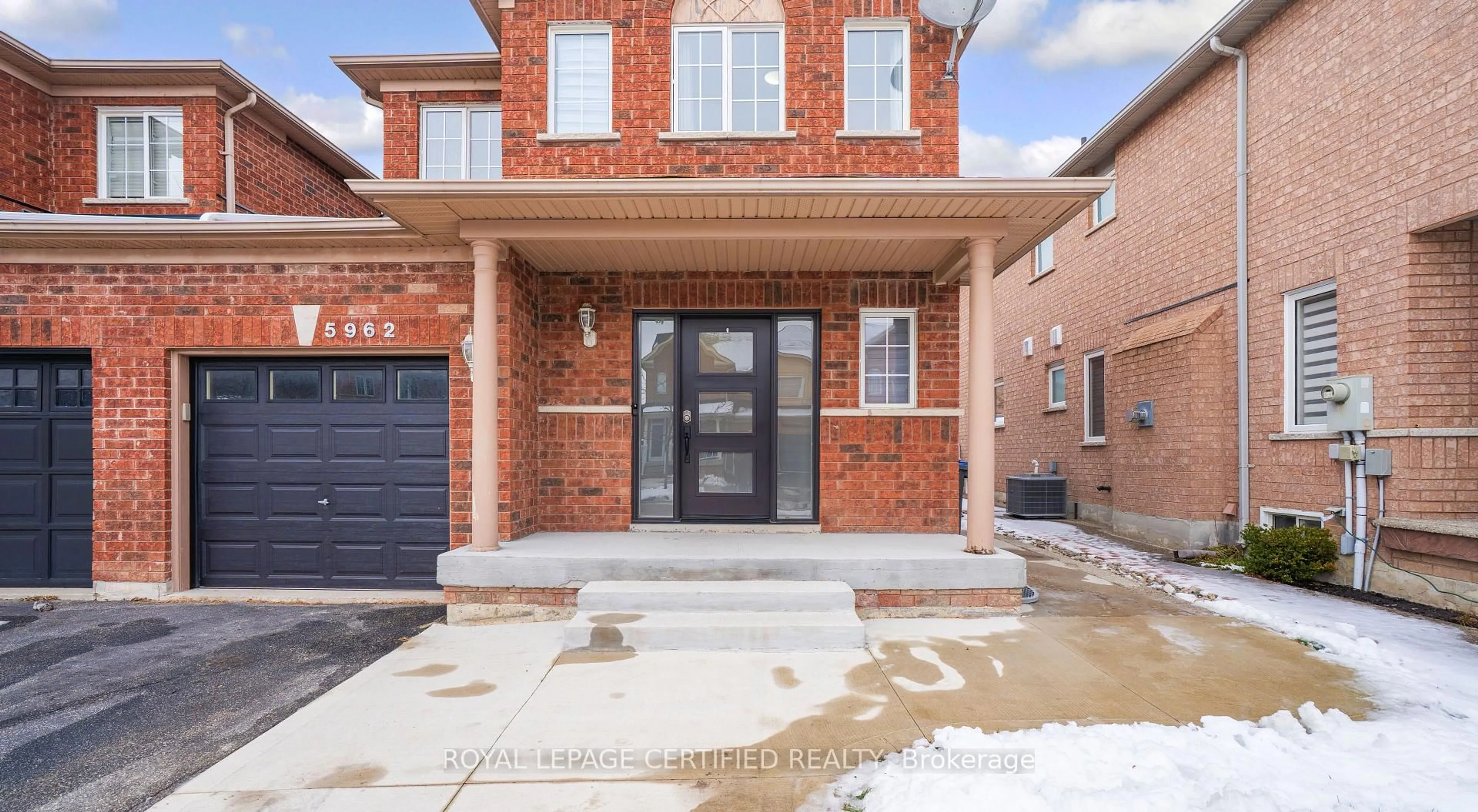 Home with brick exterior material, street for 5962 Manzanillo Cres, Mississauga Ontario L5M 6Y3
