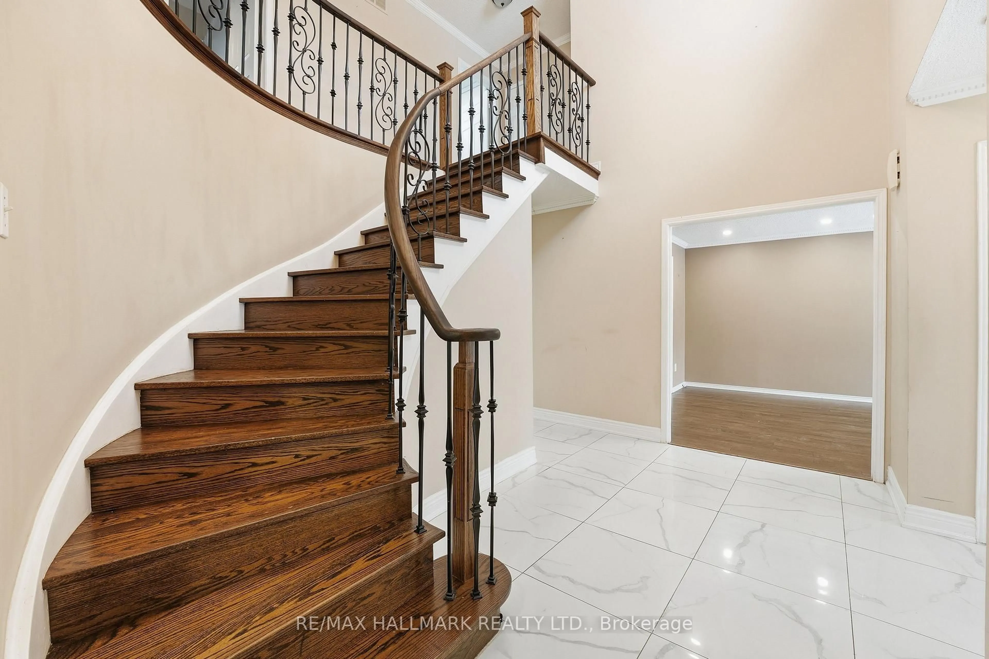 Unknown for 92 Jaffa Dr, Brampton Ontario L6S 4C6