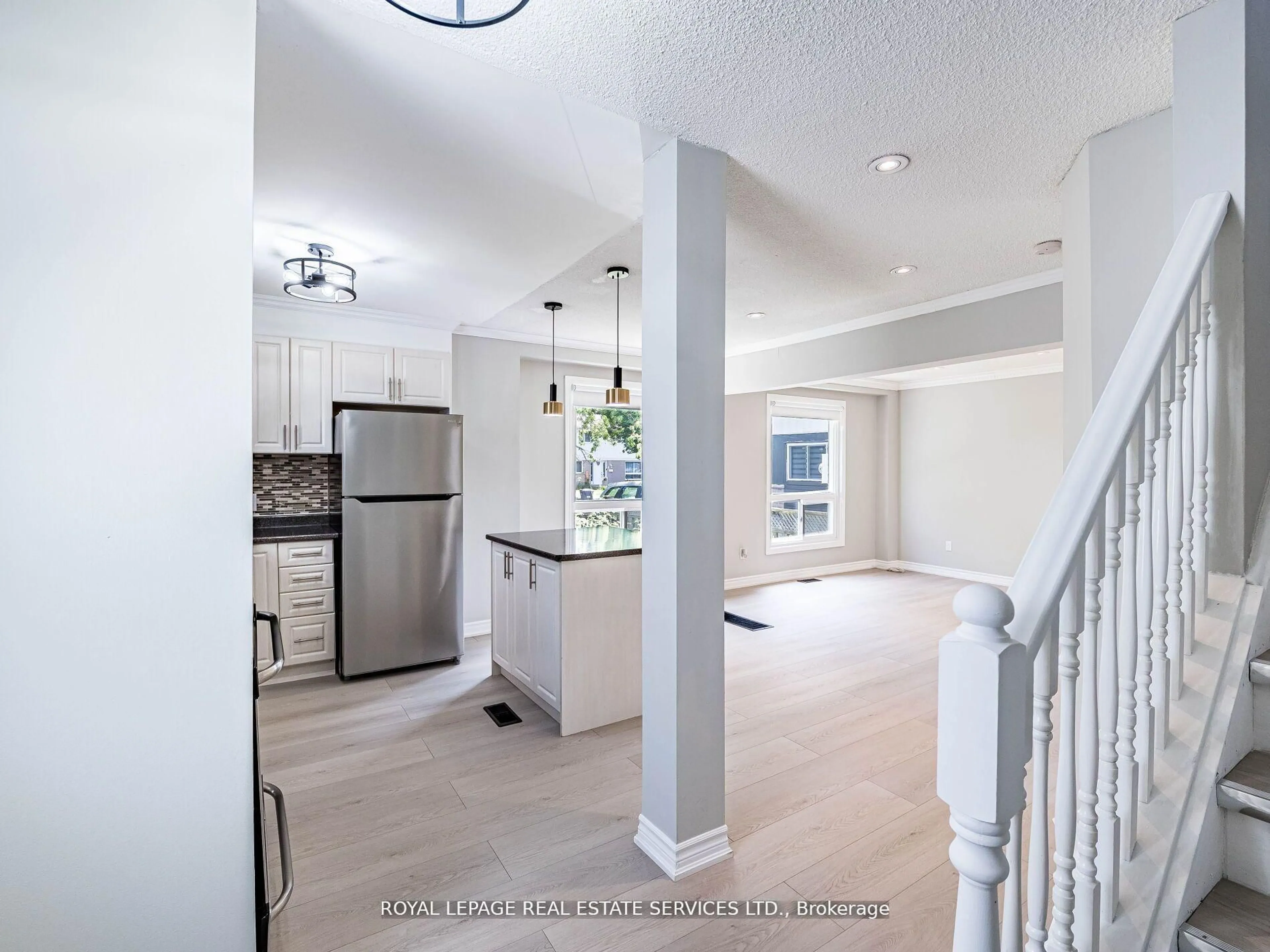 Open concept kitchen, ceramic/tile floor for 20 Handel Crt, Brampton Ontario L6S 1Y4