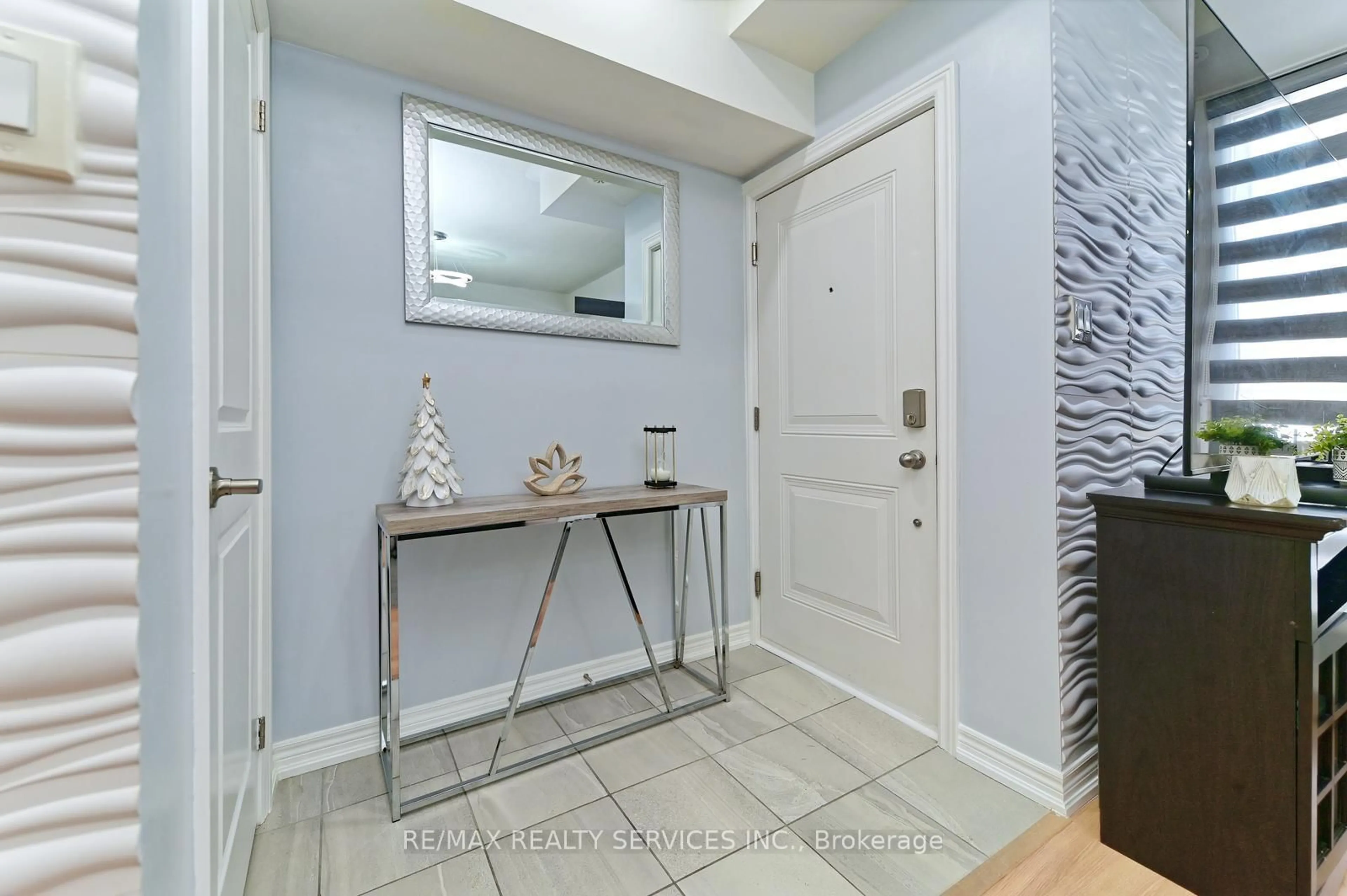 Indoor entryway for 9430 The Gore Rd #21, Brampton Ontario L6P 4P9