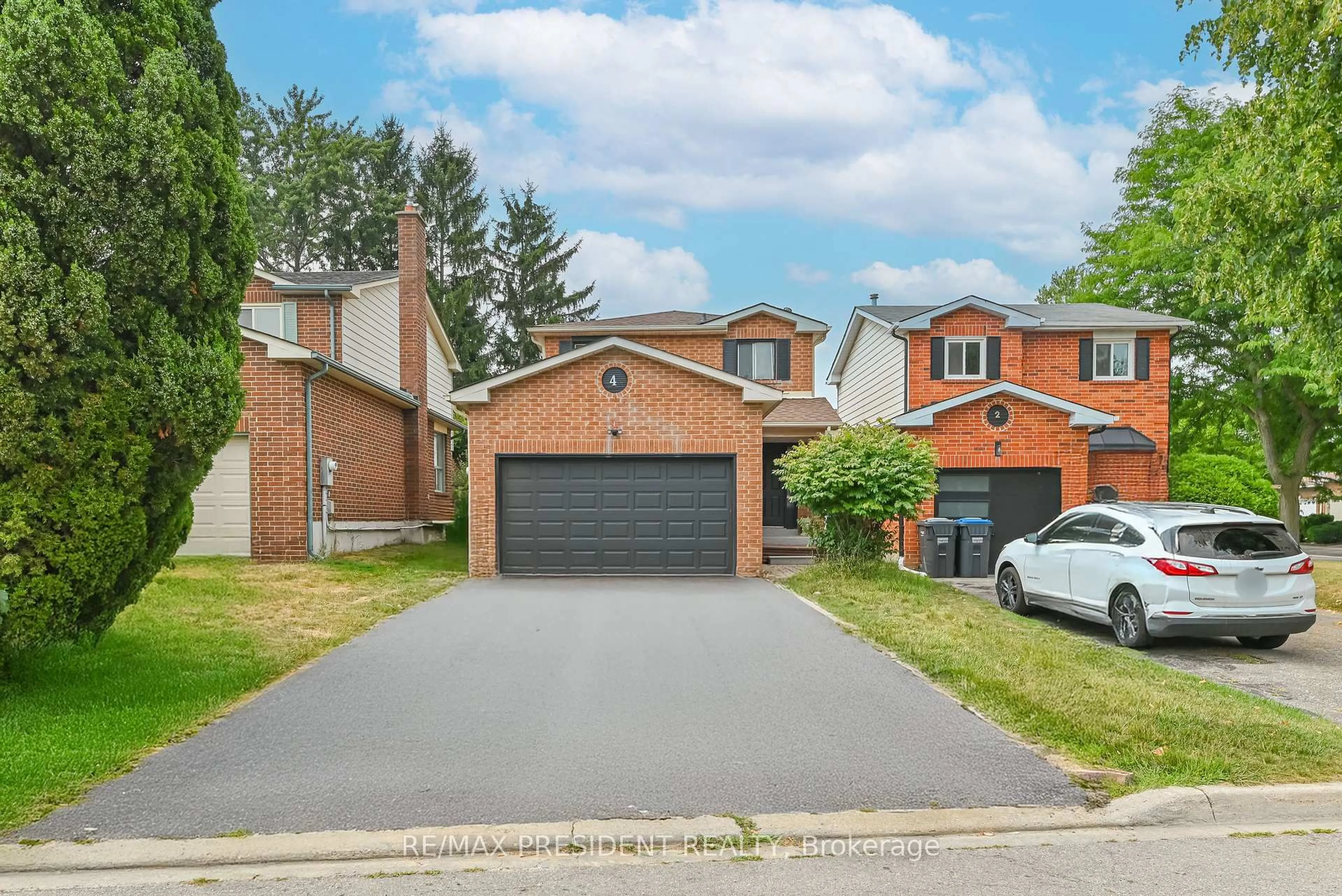 Home with brick exterior material, street for 4 Lawnview Crt, Brampton Ontario L7G 1T4