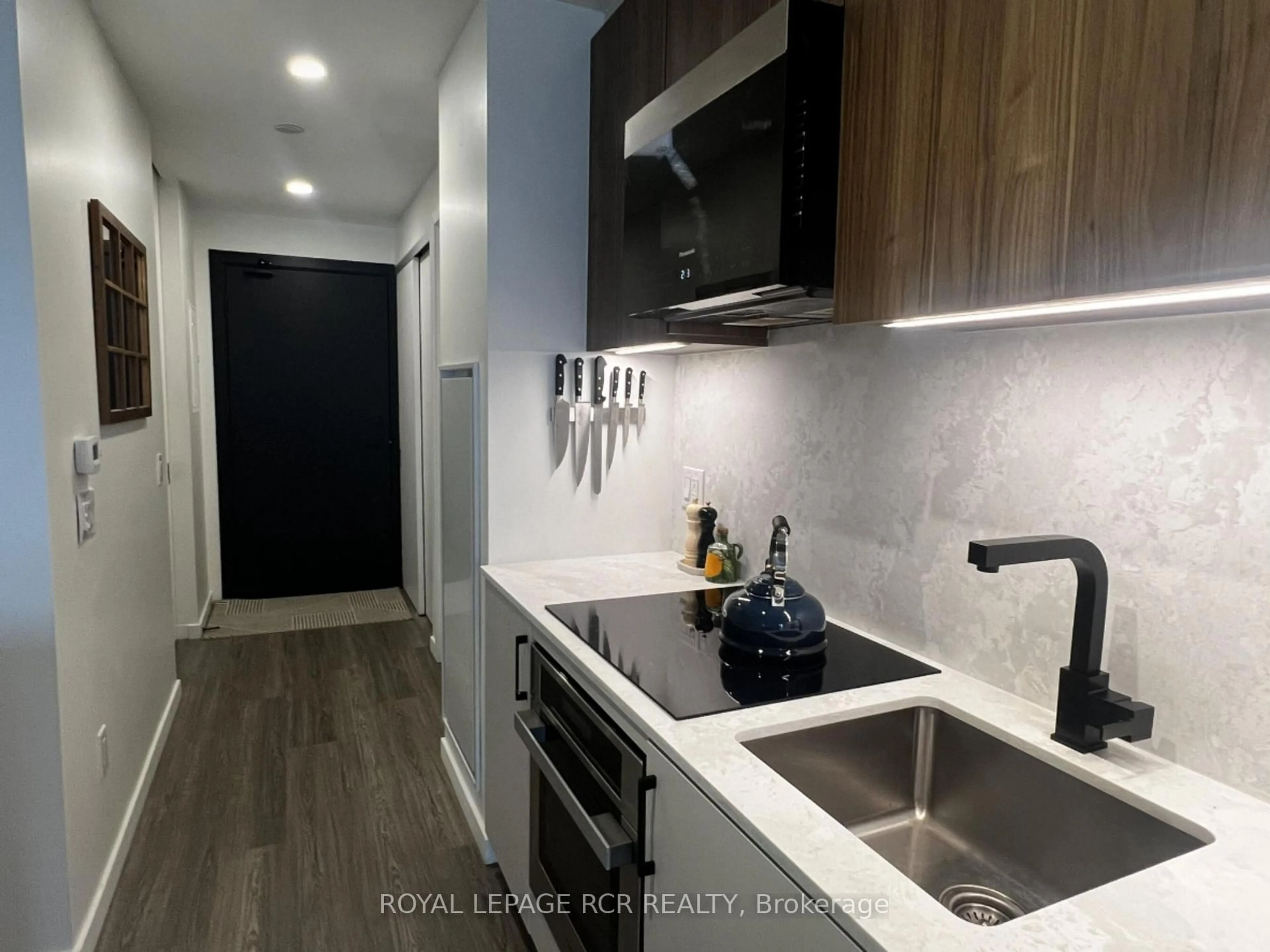 Unknown for 689 The Queenway #321, Toronto Ontario M8Y 0C8