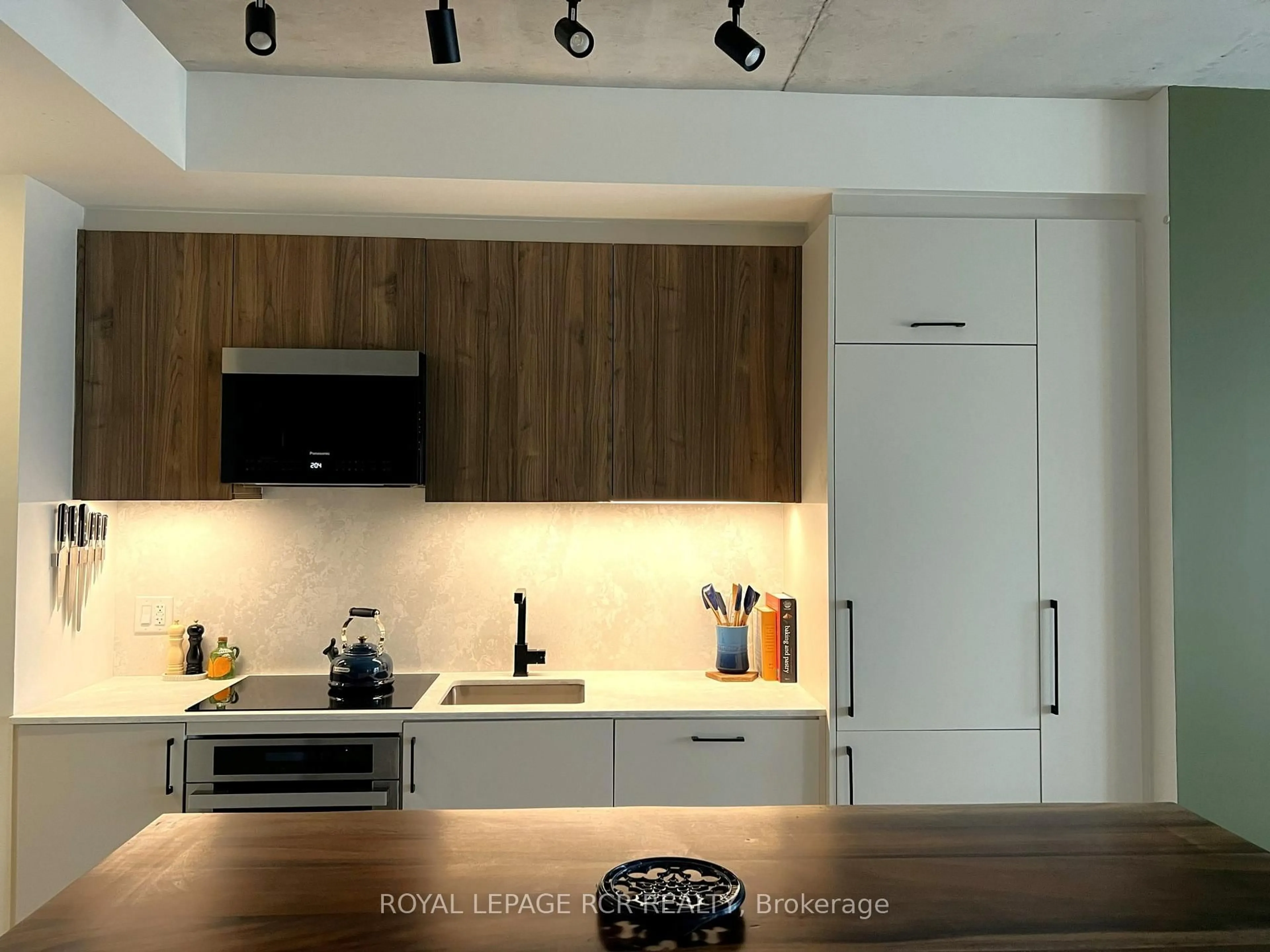 Contemporary kitchen, unknown for 689 The Queenway #321, Toronto Ontario M8Y 0C8