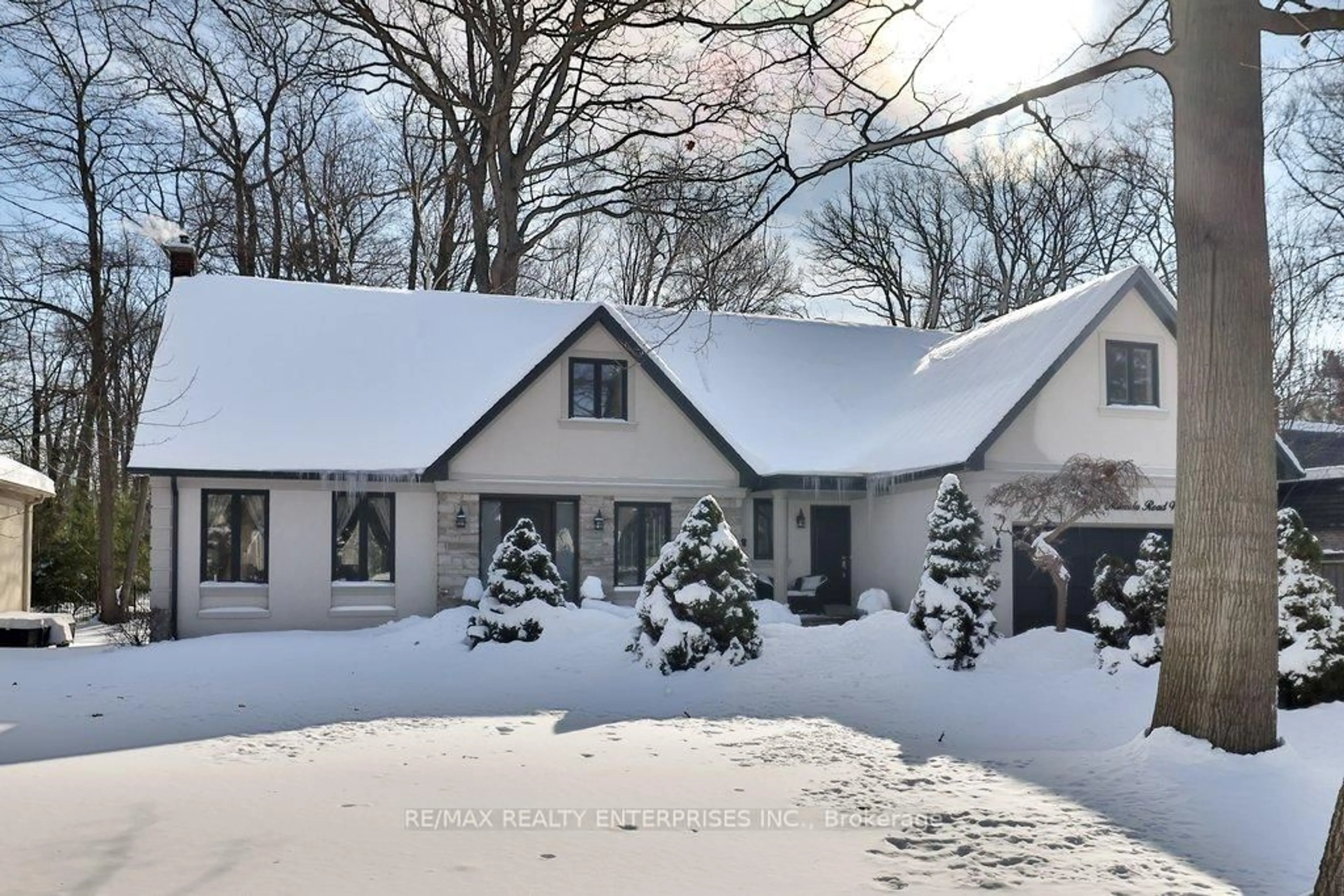 Unknown for 208 Mineola Rd, Mississauga Ontario L5G 2C7