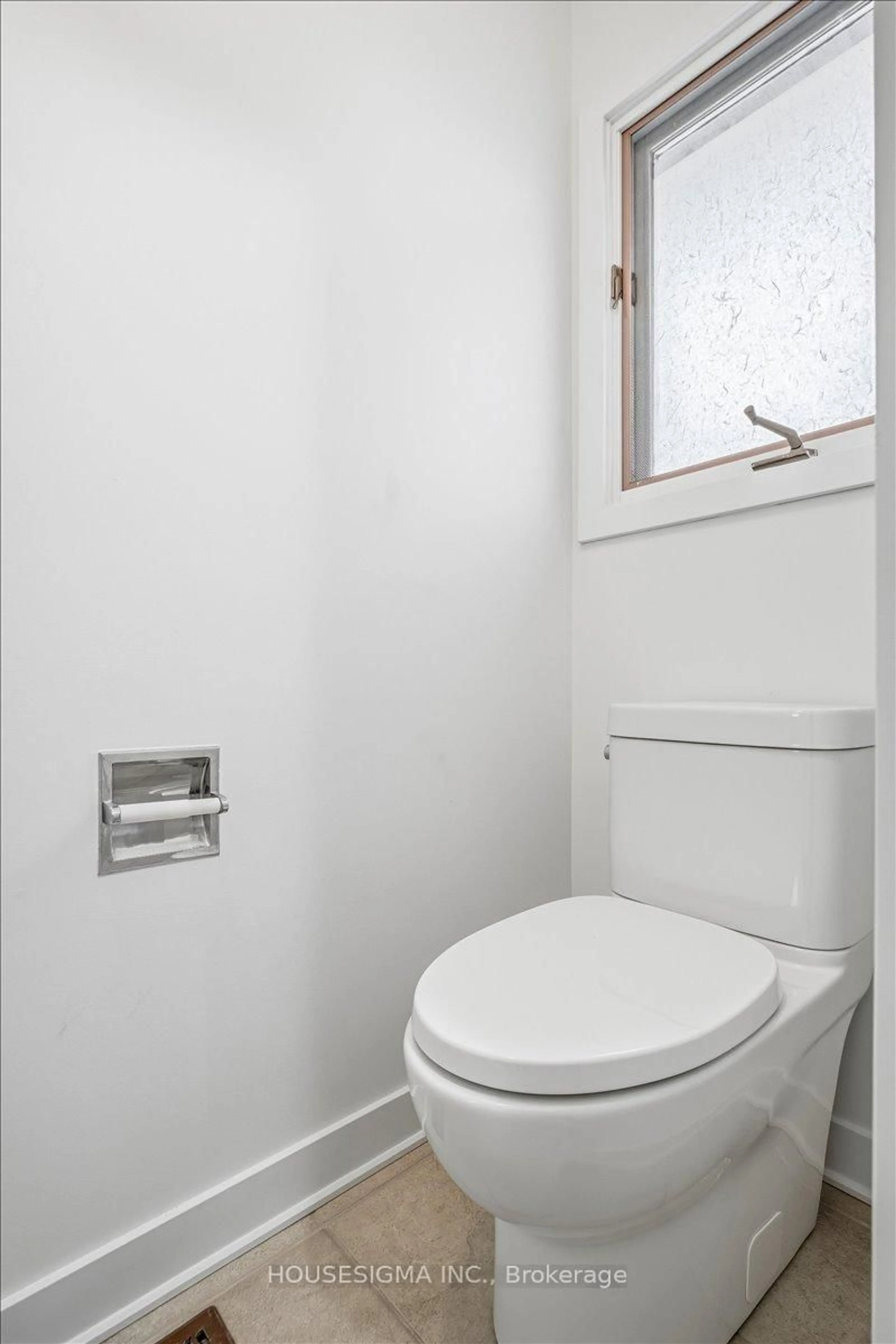 Standard bathroom, floor is not visible for 3600 Colonial Dr #30, Mississauga Ontario L5L 5P5