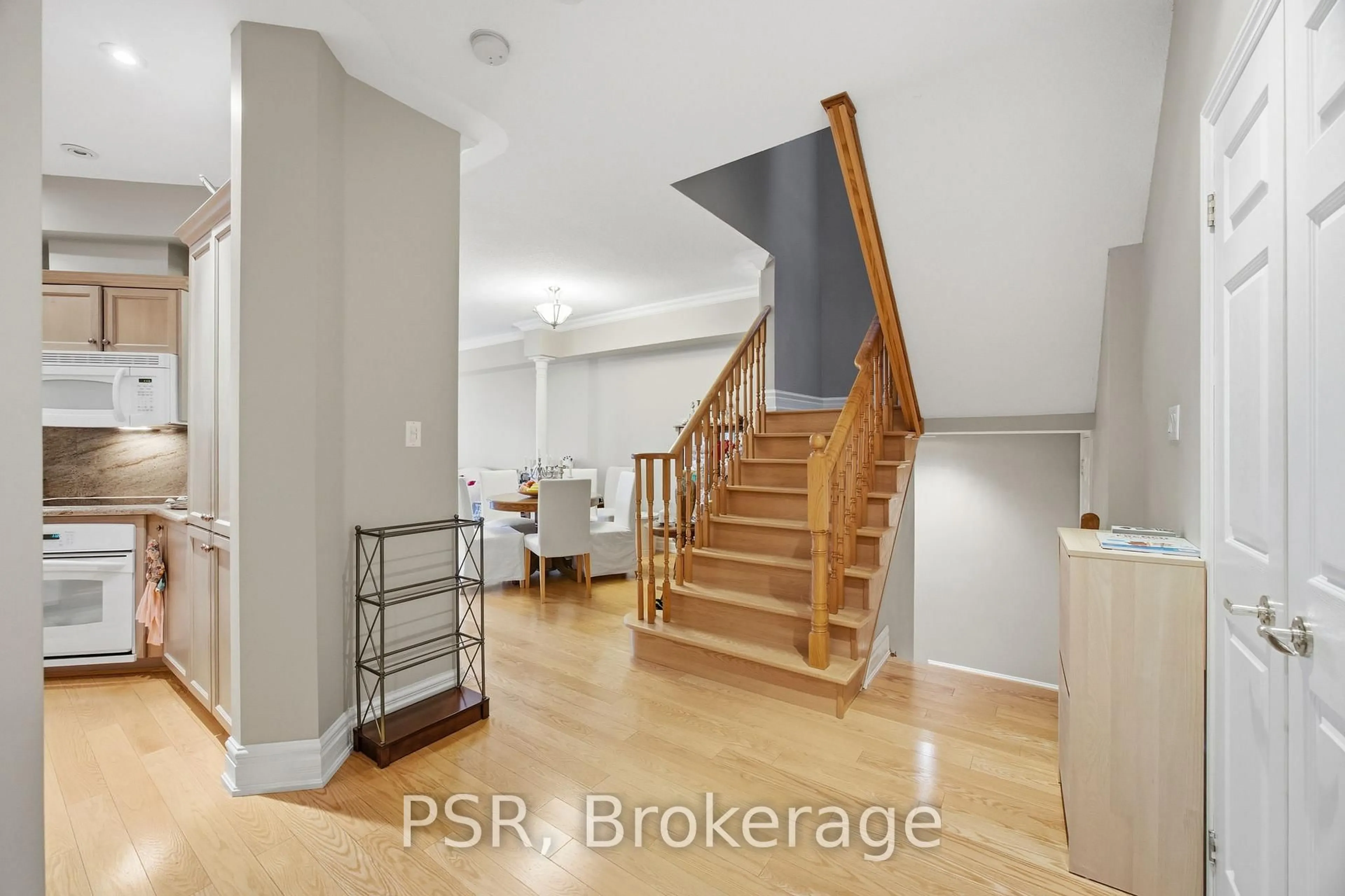 Unknown for 2000 The Collegeway #35, Mississauga Ontario L5L 5Y9