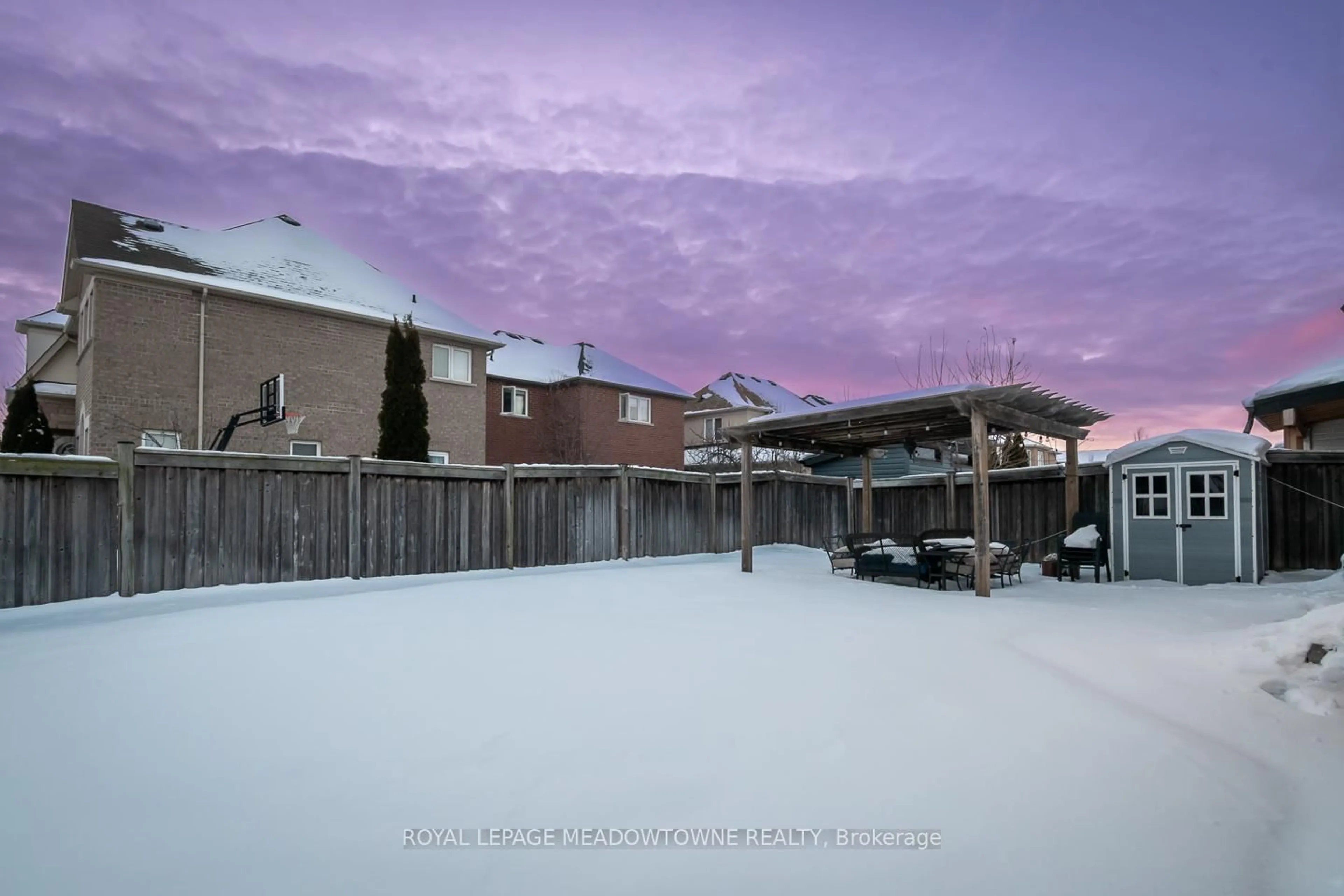 A pic from outside/outdoor area/front of a property/back of a property/a pic from drone, mountain view for 700 Serafini Cres, Milton Ontario L9T 7P4