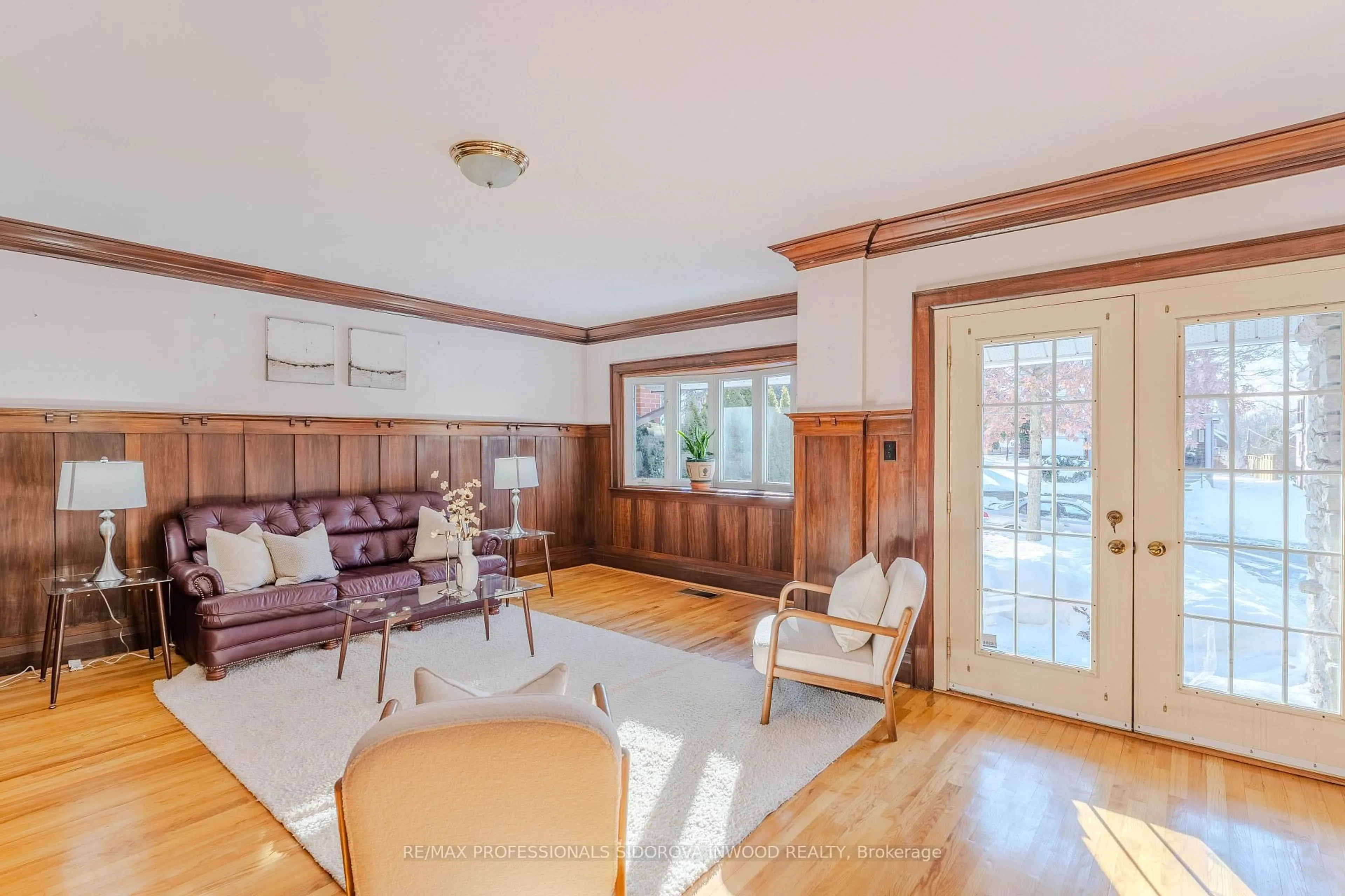 Unknown for 11 Indian Grve, Toronto Ontario M6R 2Y1