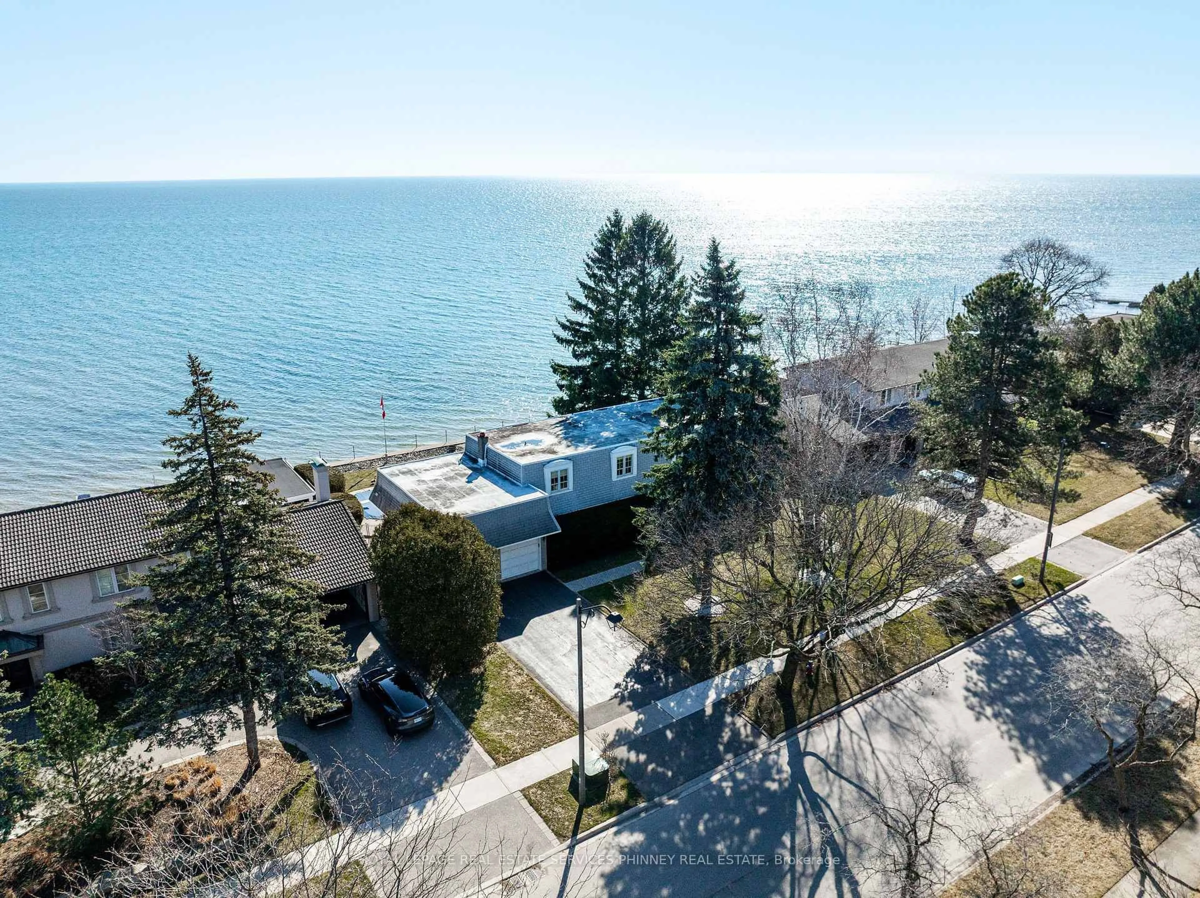 A pic from outside/outdoor area/front of a property/back of a property/a pic from drone, water/lake/river/ocean view for 1460 Watersedge Rd, Mississauga Ontario L5J 1A4