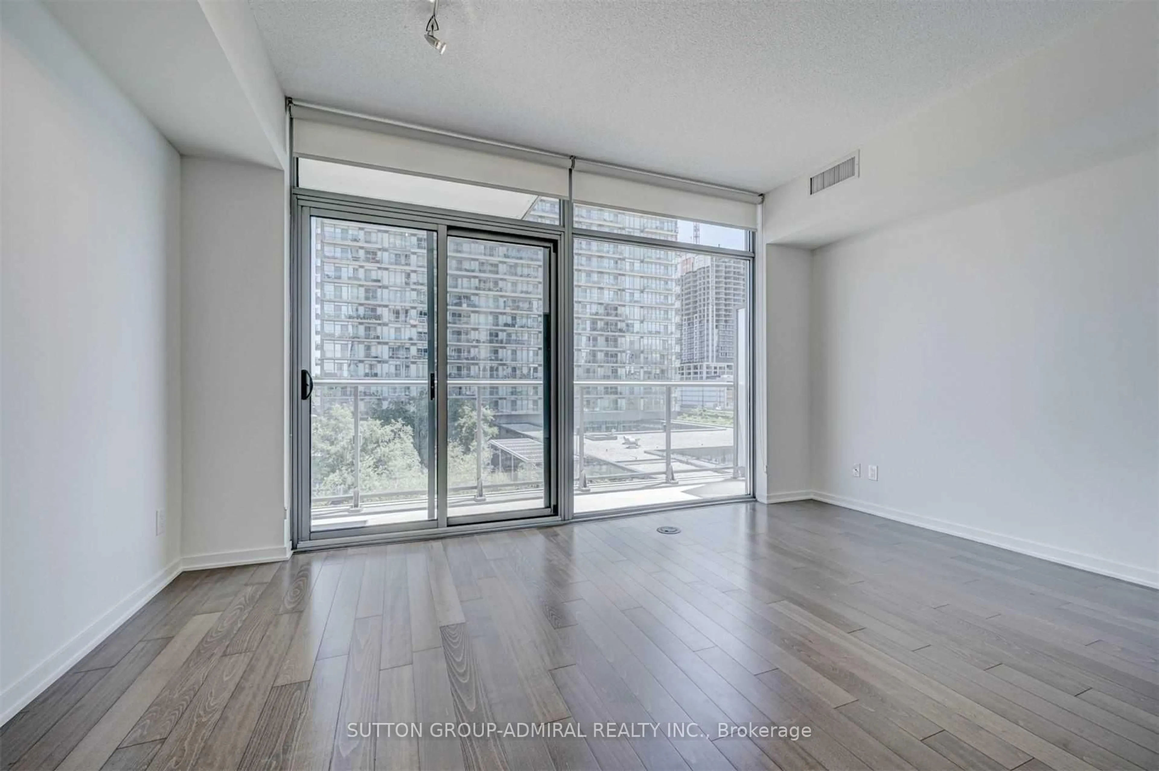 A pic of a room for 105 The Queensway Ave #413, Toronto Ontario M6S 5B5