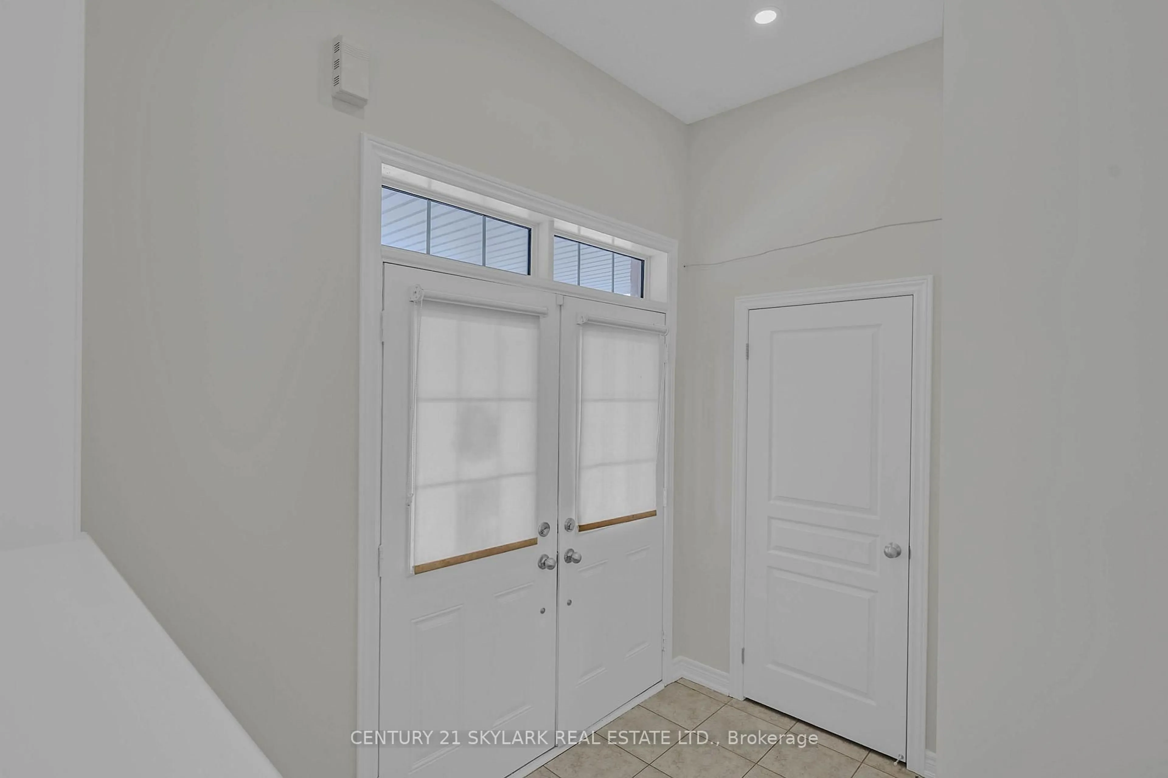 Indoor entryway for 4 Primo Rd, Brampton Ontario L7A 3Y1