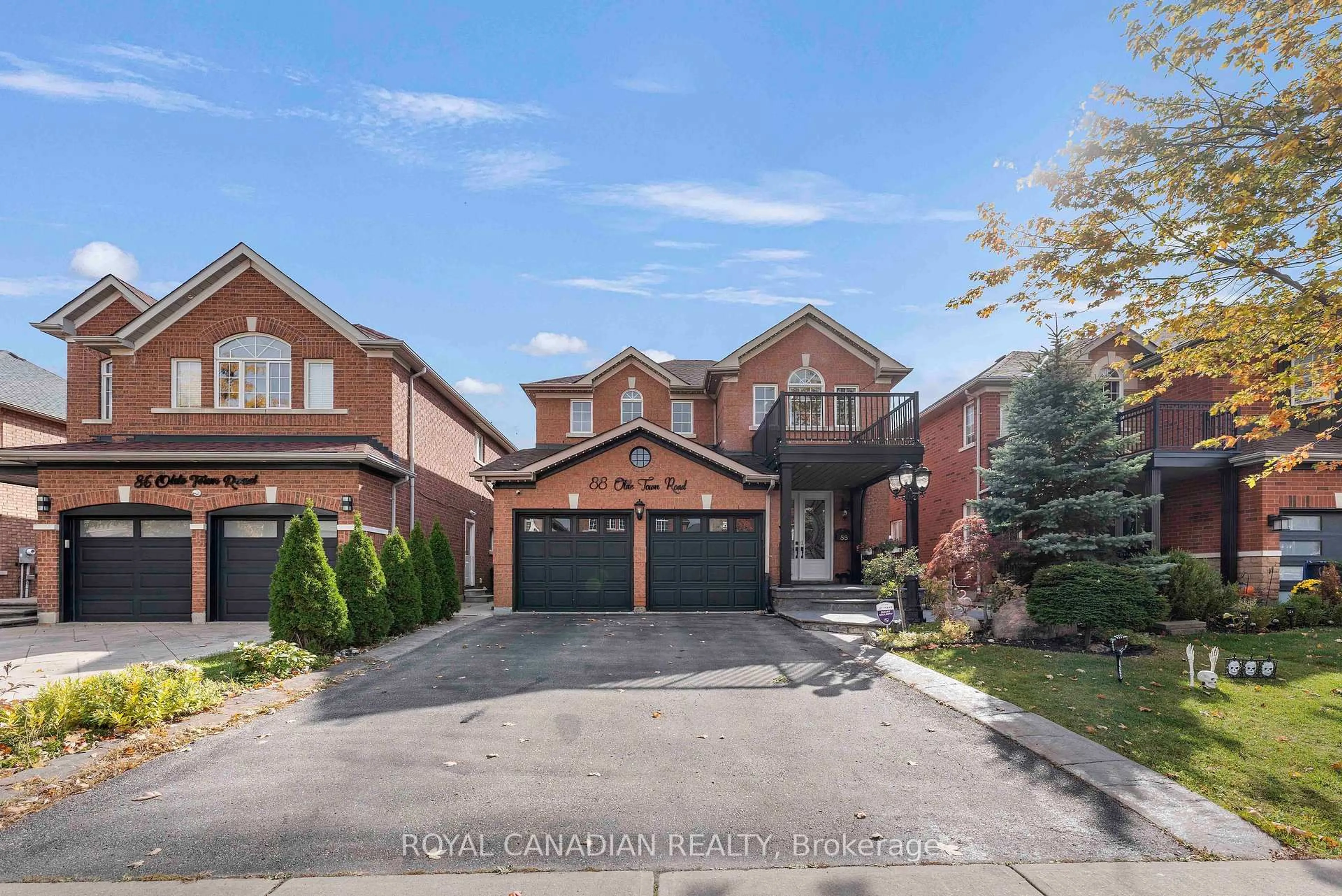 Home with brick exterior material, street for 88 Olde Town Rd, Brampton Ontario L6X 4X9