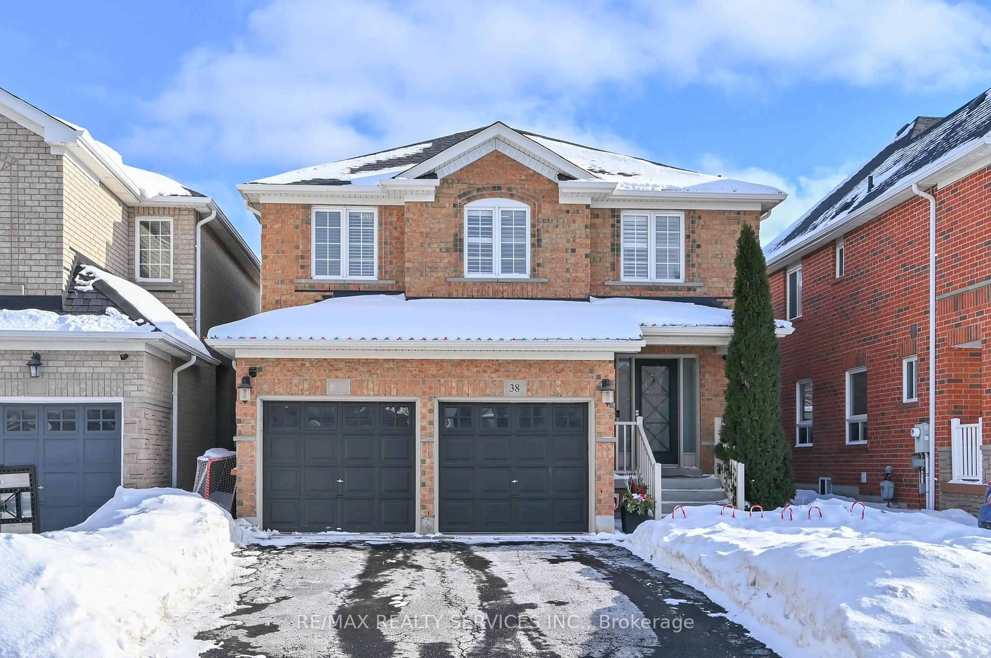 Home with brick exterior material, street for 38 Tawnberry Circ, Brampton Ontario L7A 0J6