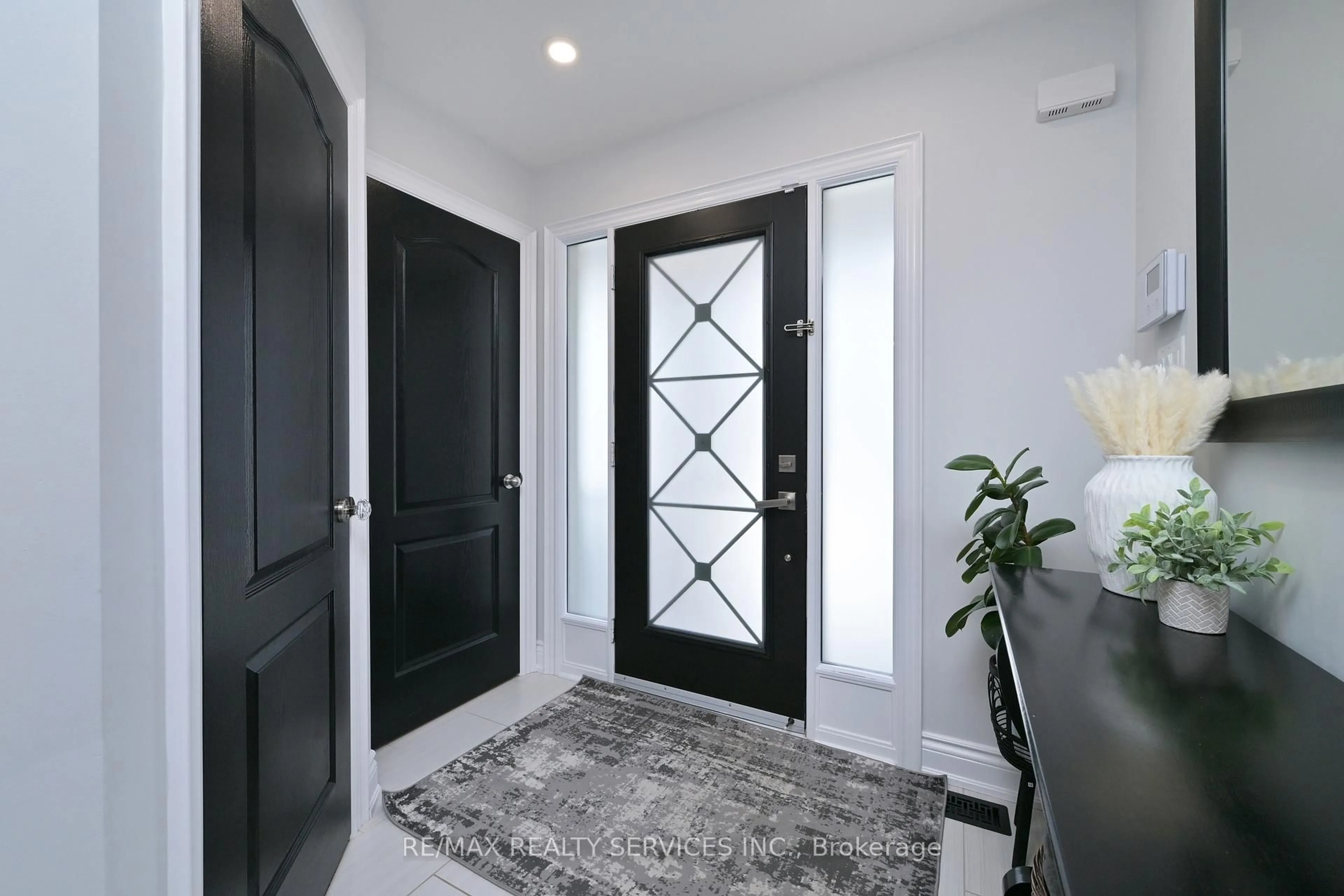 Indoor entryway for 38 Tawnberry Circ, Brampton Ontario L7A 0J6