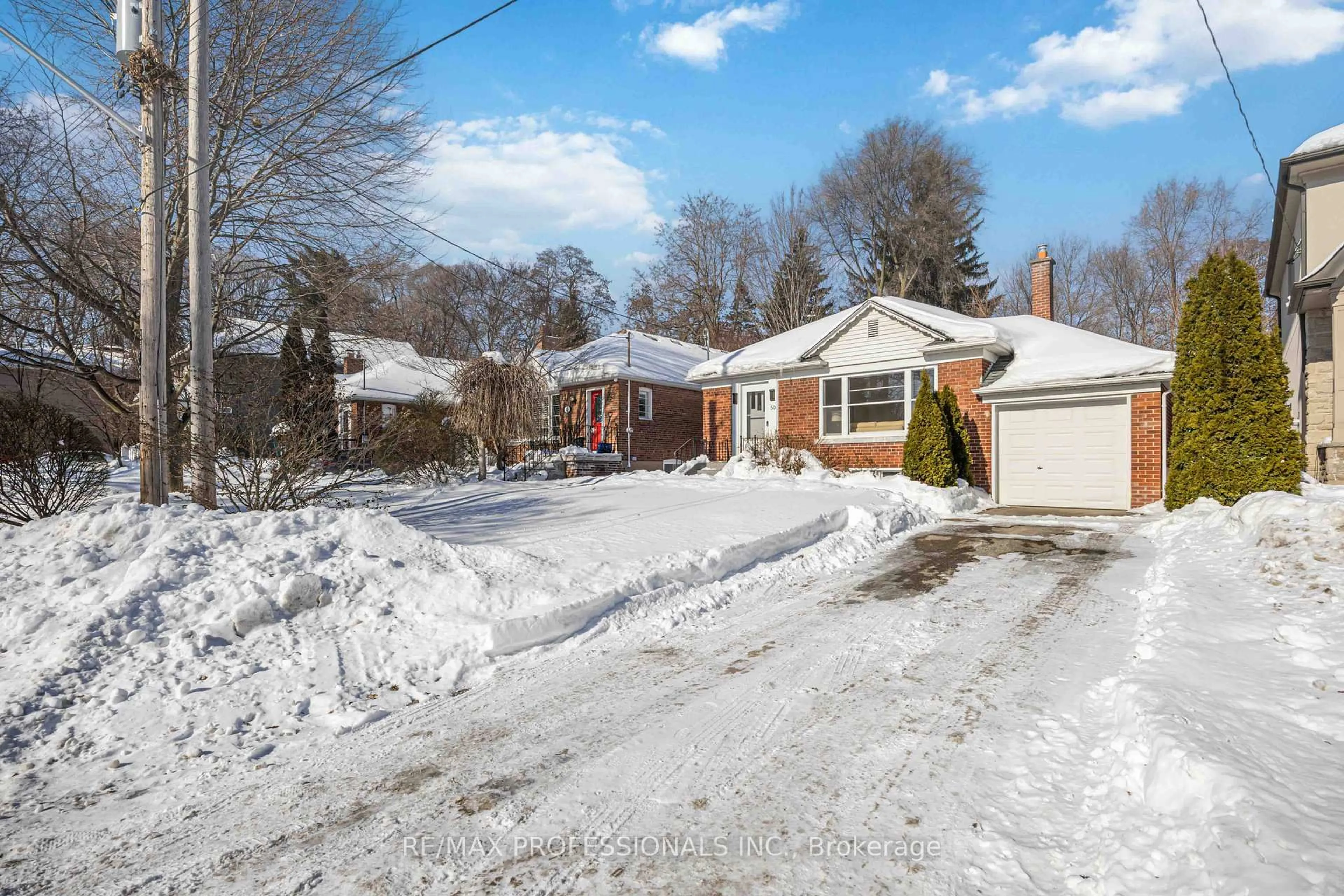 A pic from outside/outdoor area/front of a property/back of a property/a pic from drone, street for 50 Old Oak Rd, Toronto Ontario M9A 2V8
