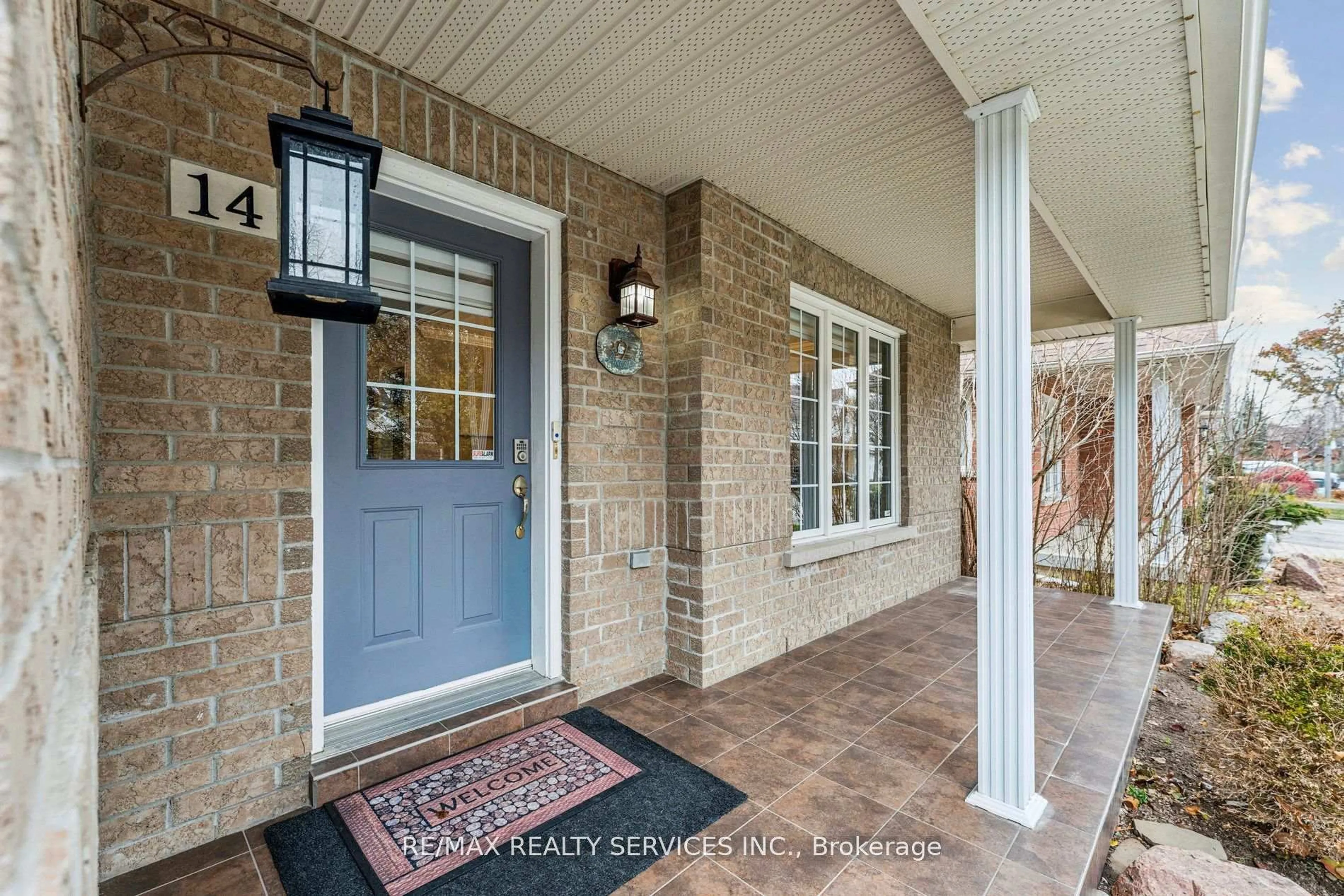 Indoor entryway for 14 McKinley Cres, Caledon Ontario L7C 1G9