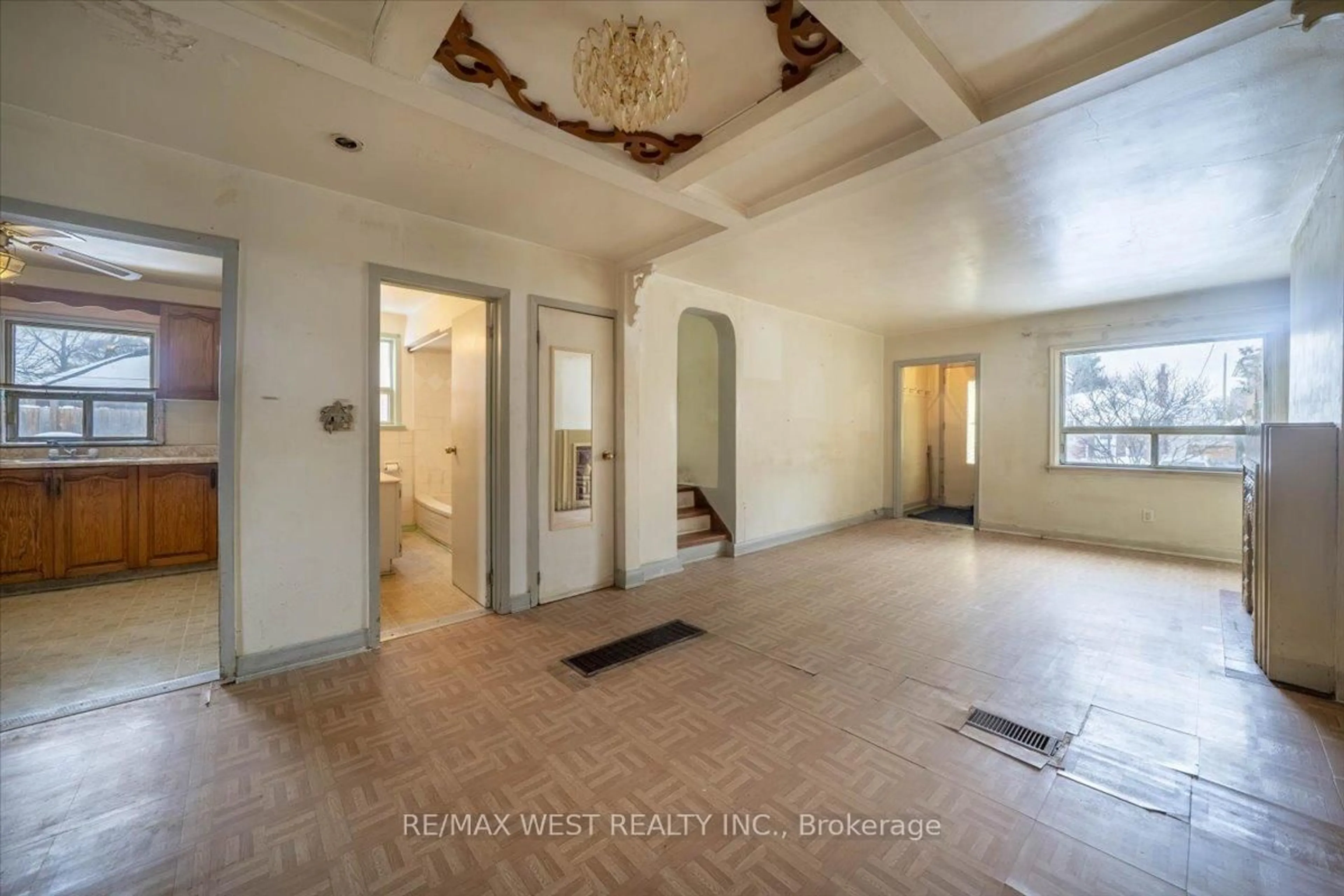 Indoor foyer for 44 Seventeenth St, Toronto Ontario M8V 3K3